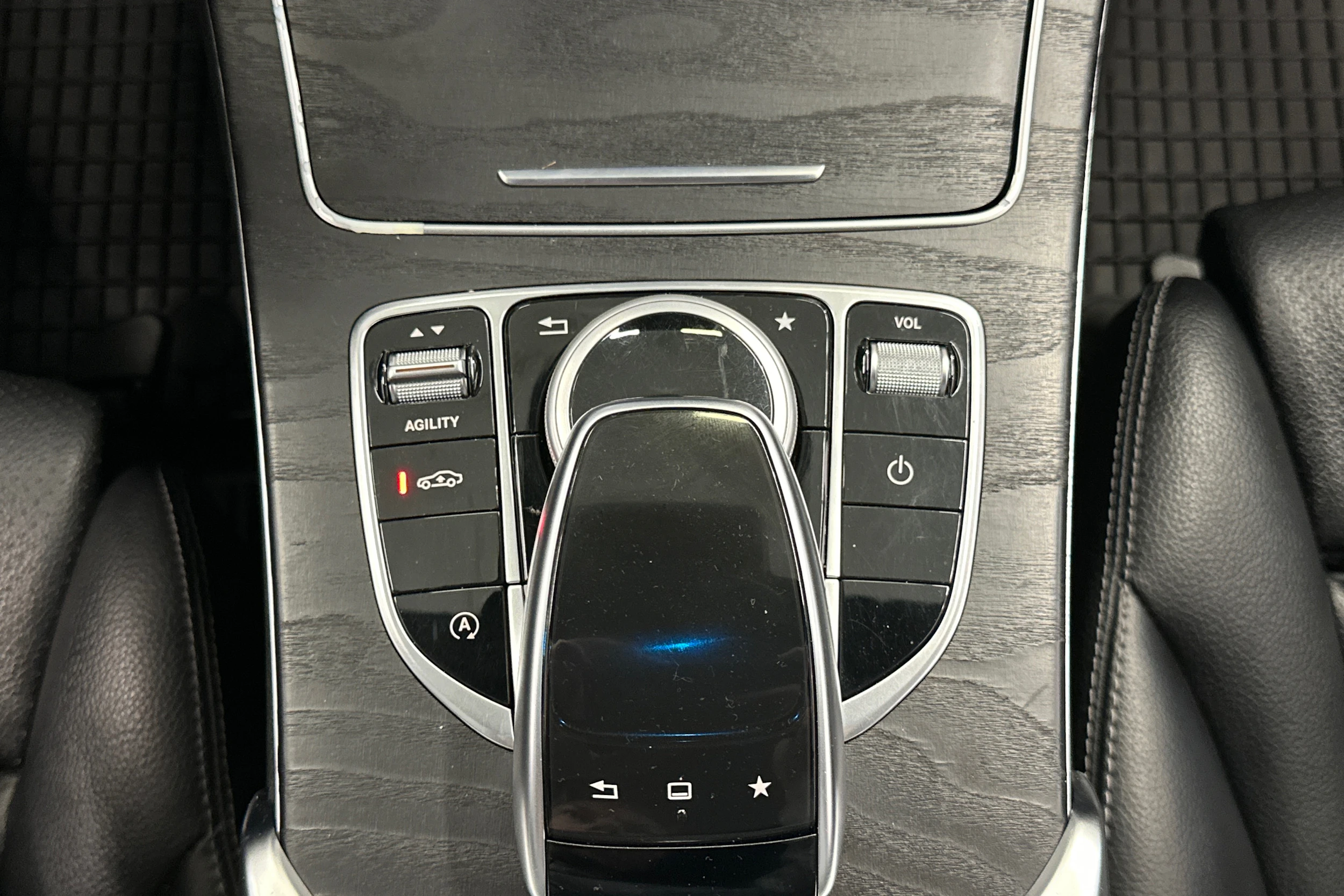 musta Mercedes-Benz C 2015 kuva 17.