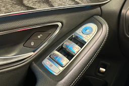 musta Mercedes-Benz C 2015 kuva 21.