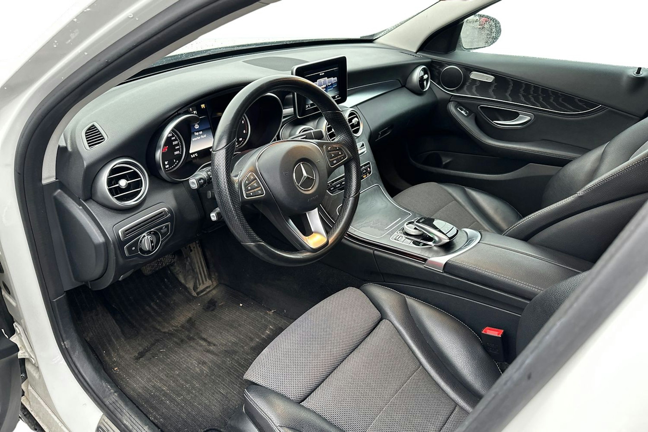 valkoinen Mercedes-Benz C 2015 kuva 3.