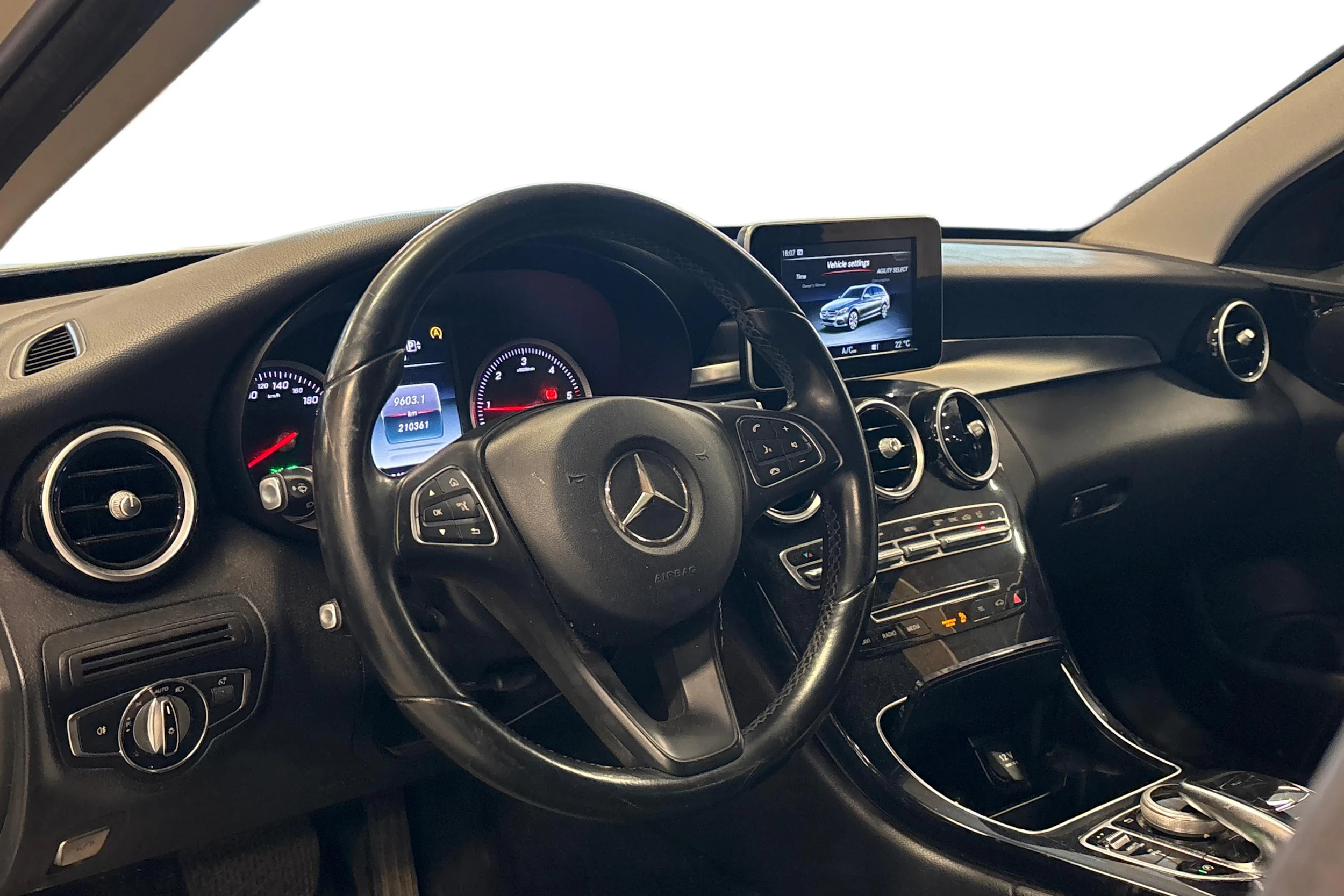 valkoinen Mercedes-Benz C 2015 kuva 3.
