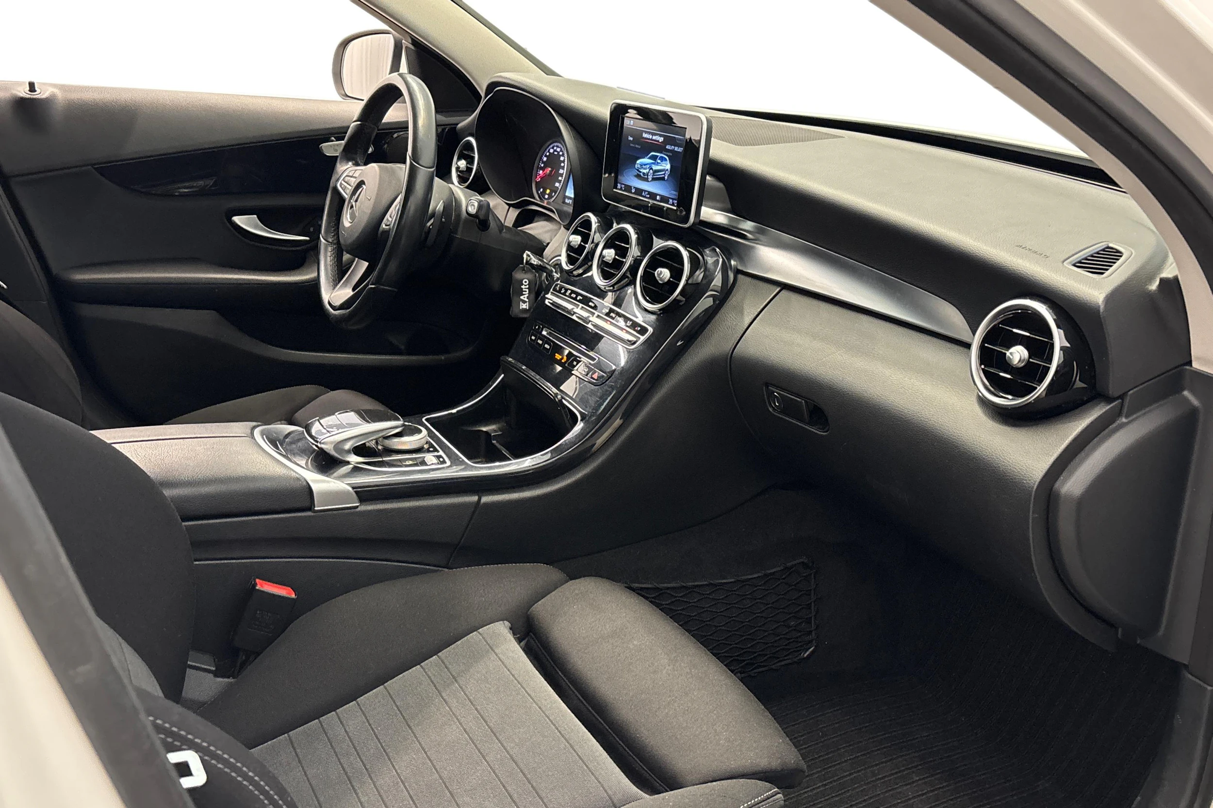 valkoinen Mercedes-Benz C 2015 kuva 11.