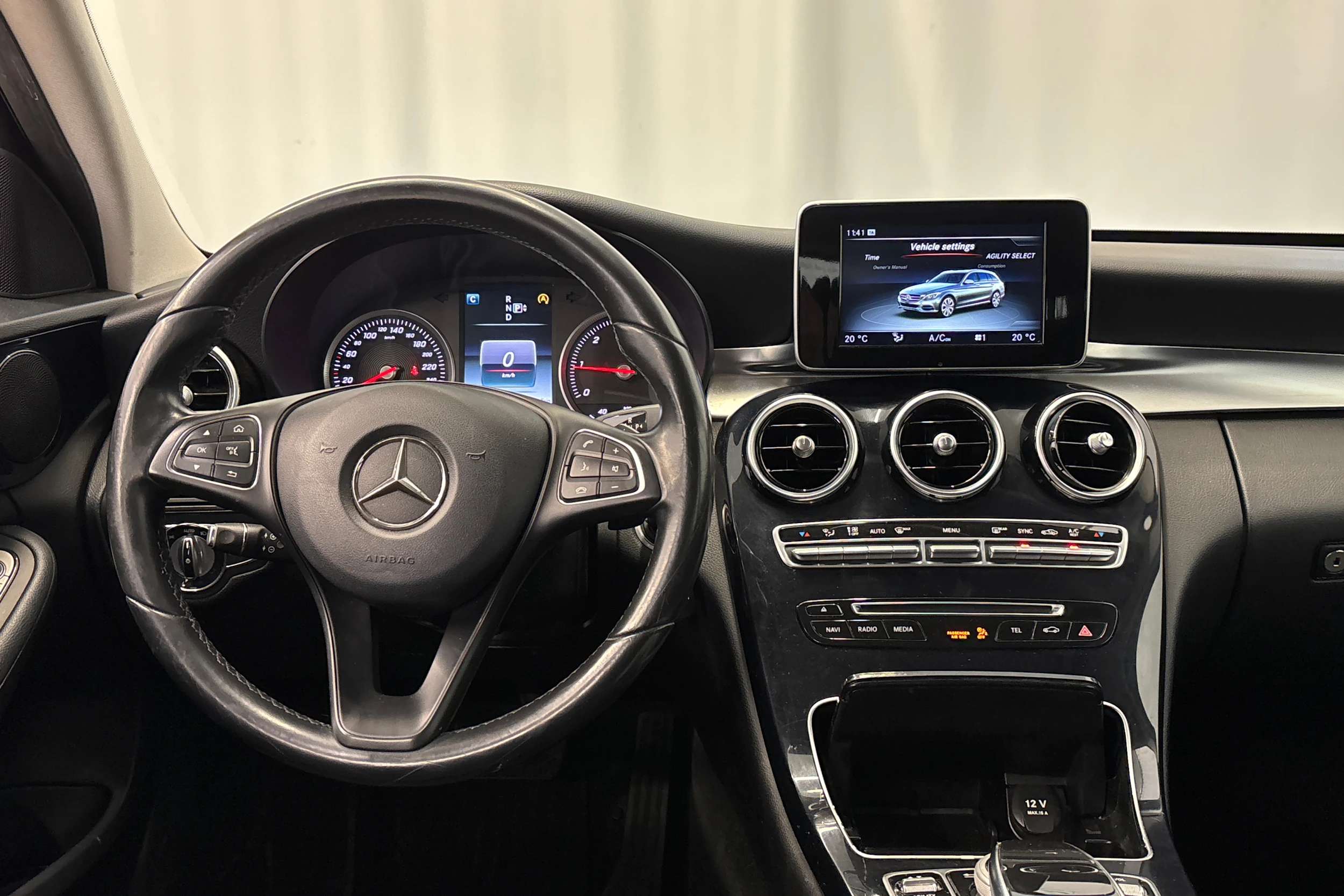 valkoinen Mercedes-Benz C 2015 kuva 16.