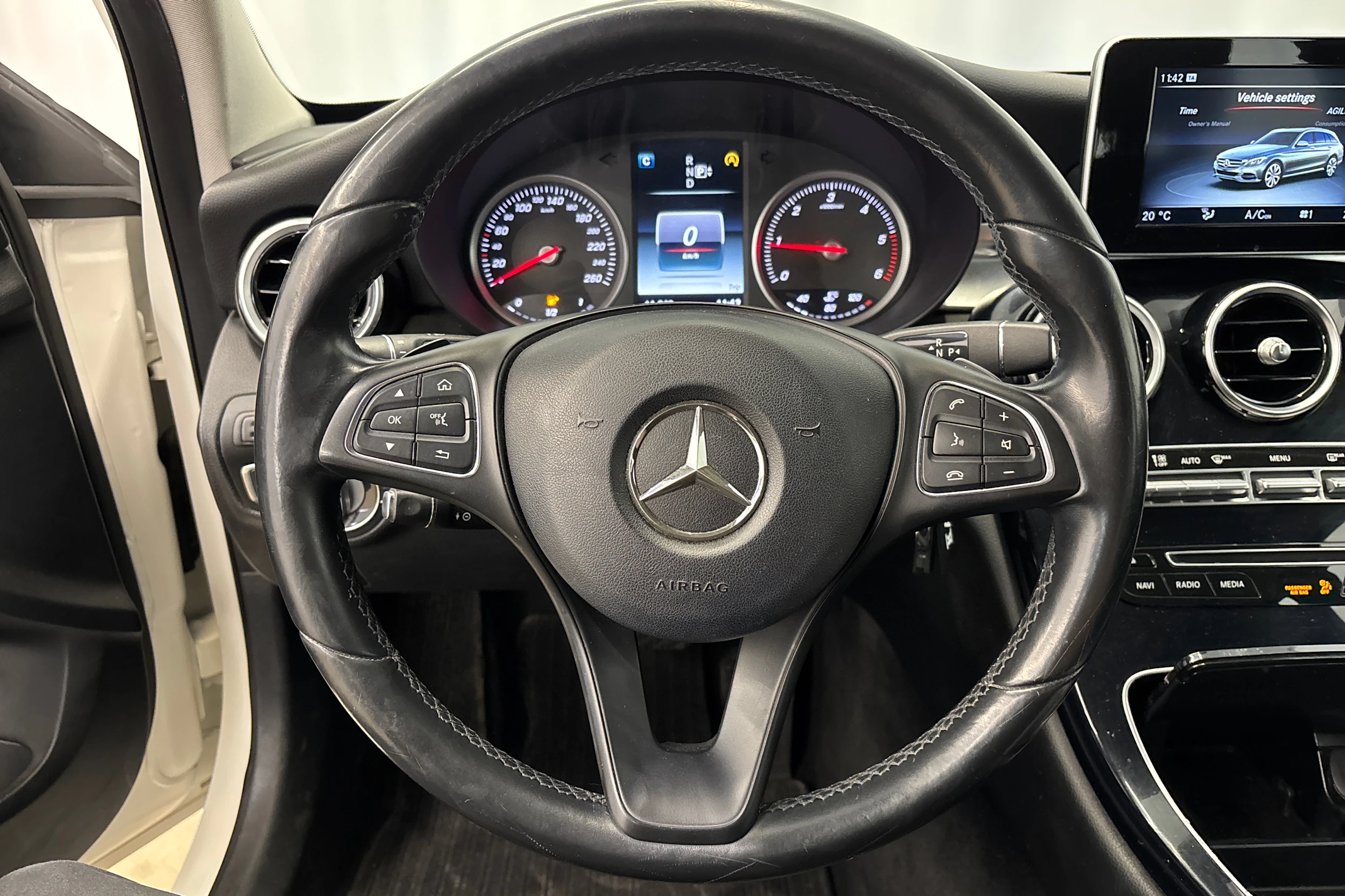 valkoinen Mercedes-Benz C 2015 kuva 17.