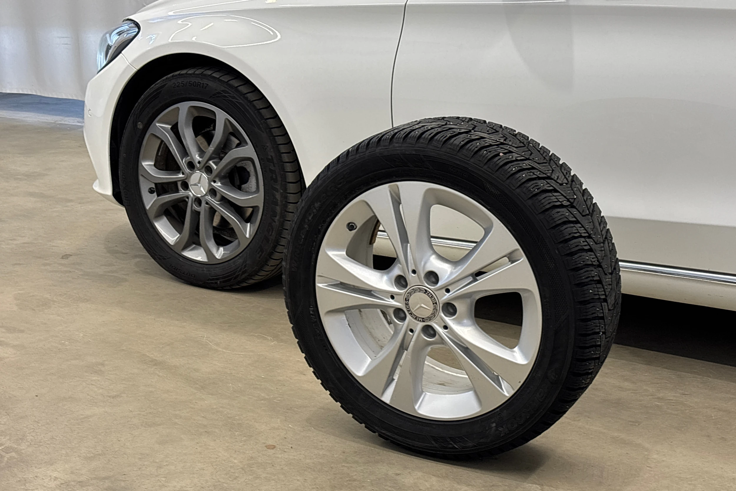 valkoinen Mercedes-Benz C 2015 kuva 32.