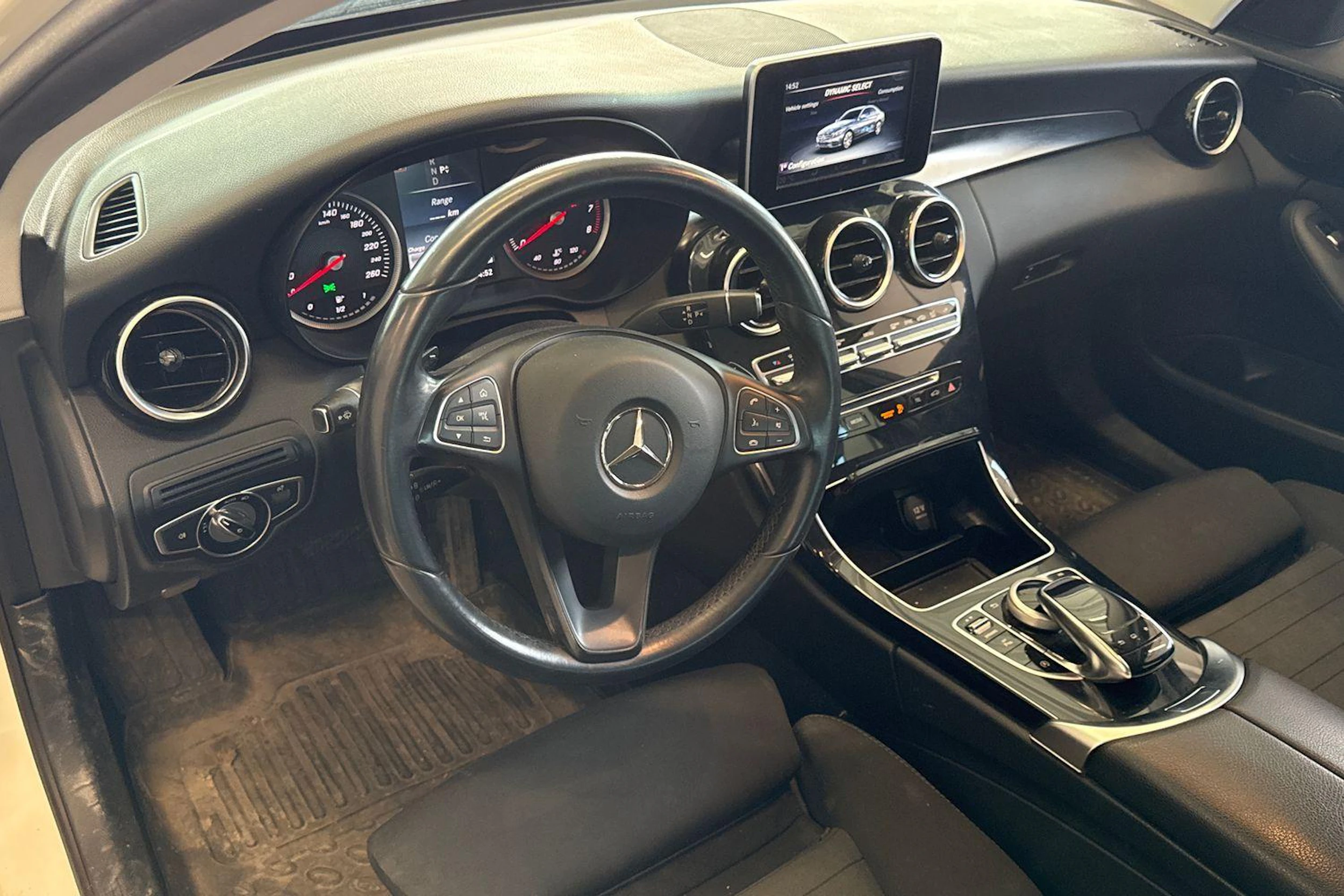 valkoinen Mercedes-Benz C 2015 kuva 3.