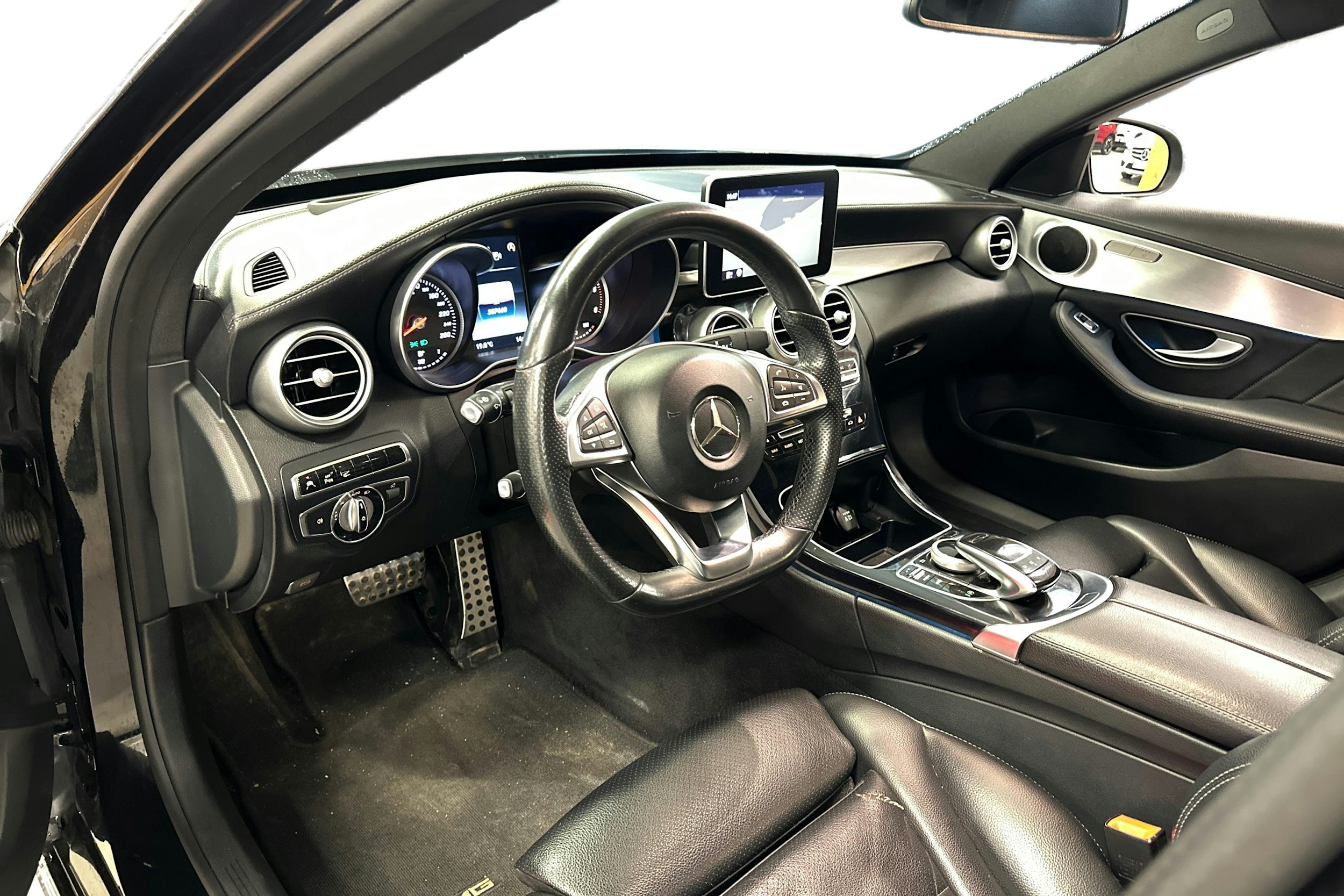 musta Mercedes-Benz C 2015 kuva 3.