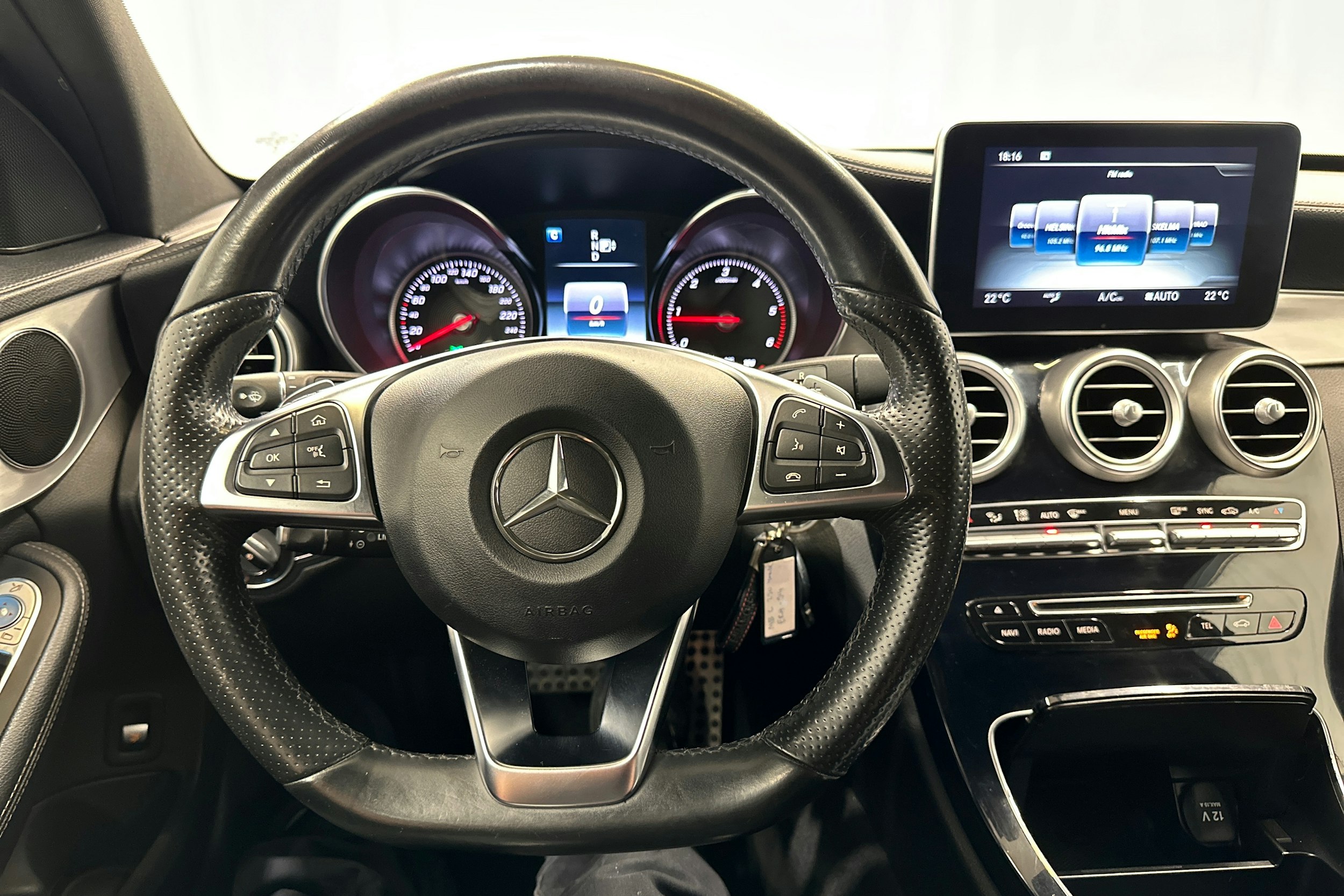 musta Mercedes-Benz C 2015 kuva 15.