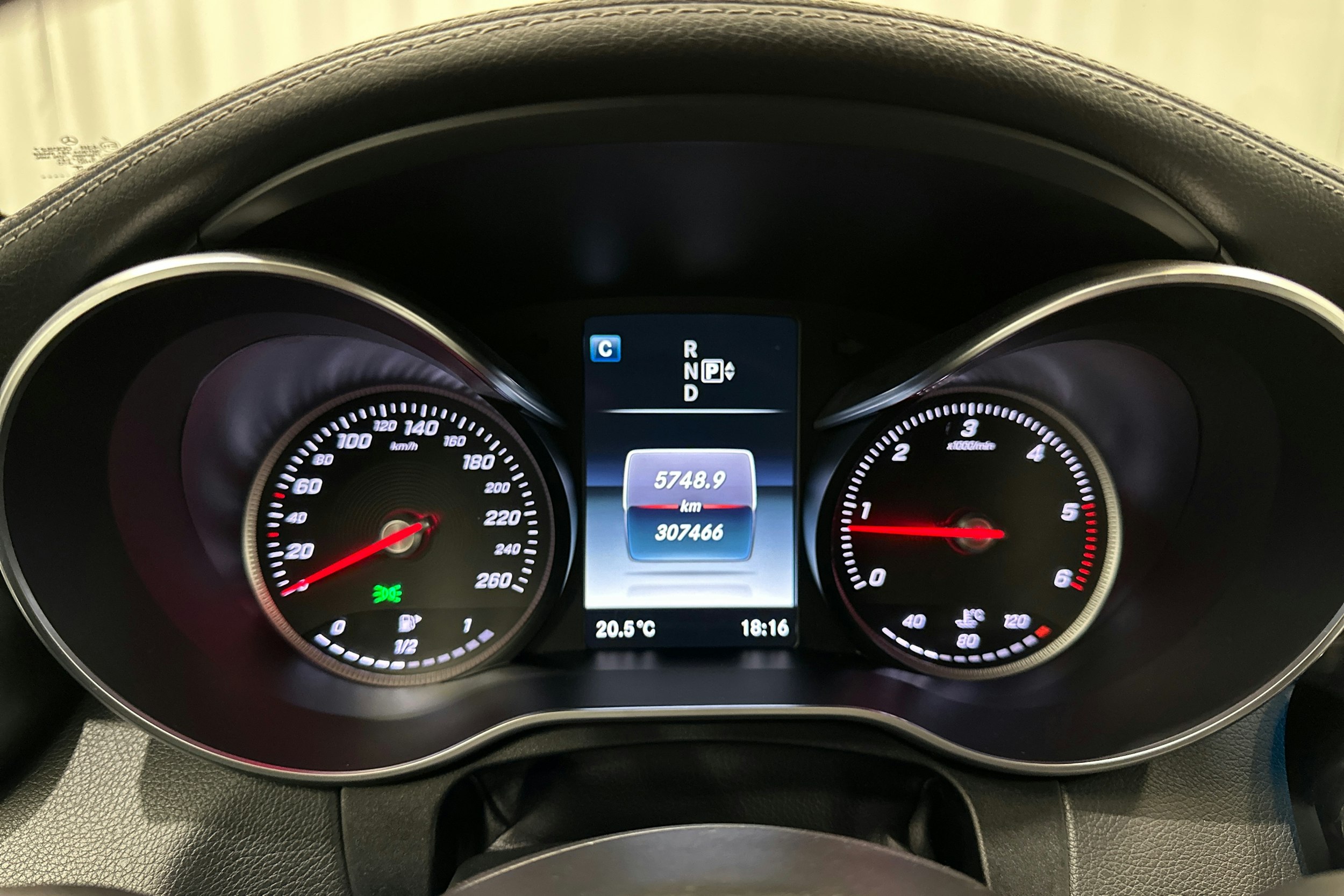 musta Mercedes-Benz C 2015 kuva 16.