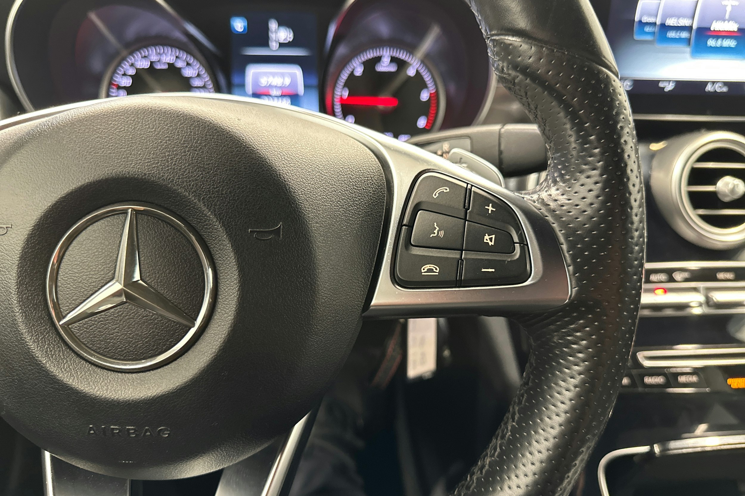 musta Mercedes-Benz C 2015 kuva 18.