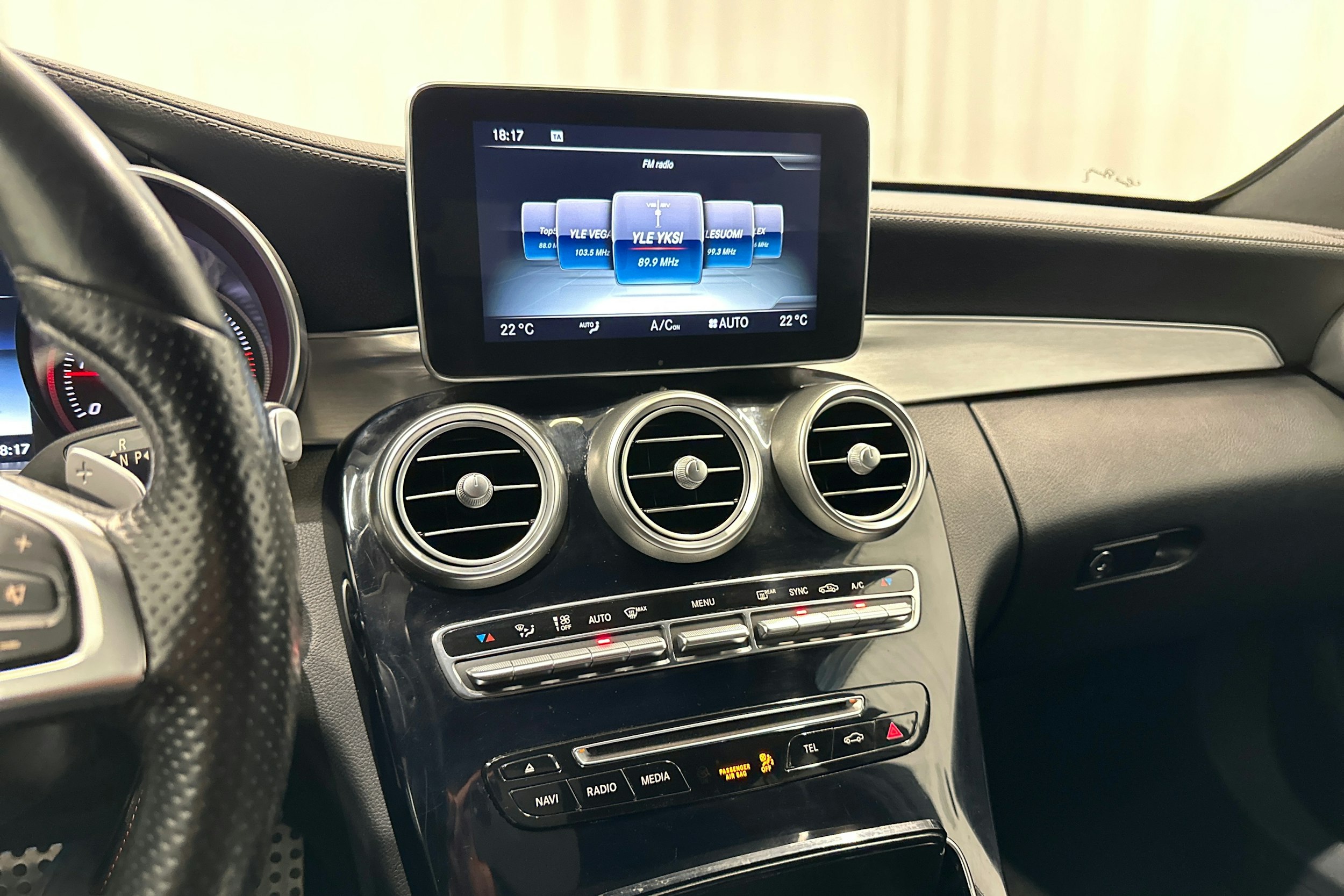 musta Mercedes-Benz C 2015 kuva 19.