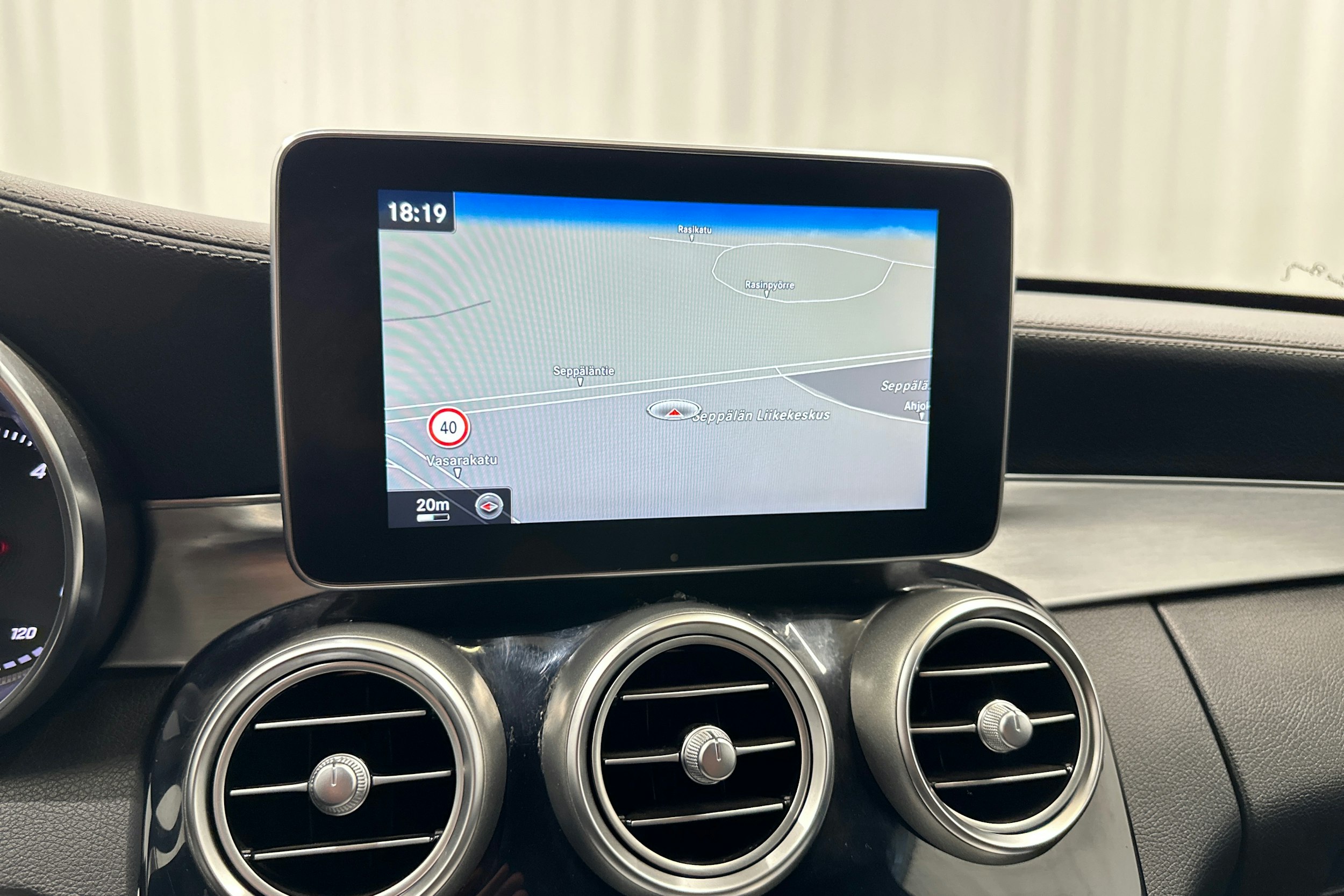 musta Mercedes-Benz C 2015 kuva 22.