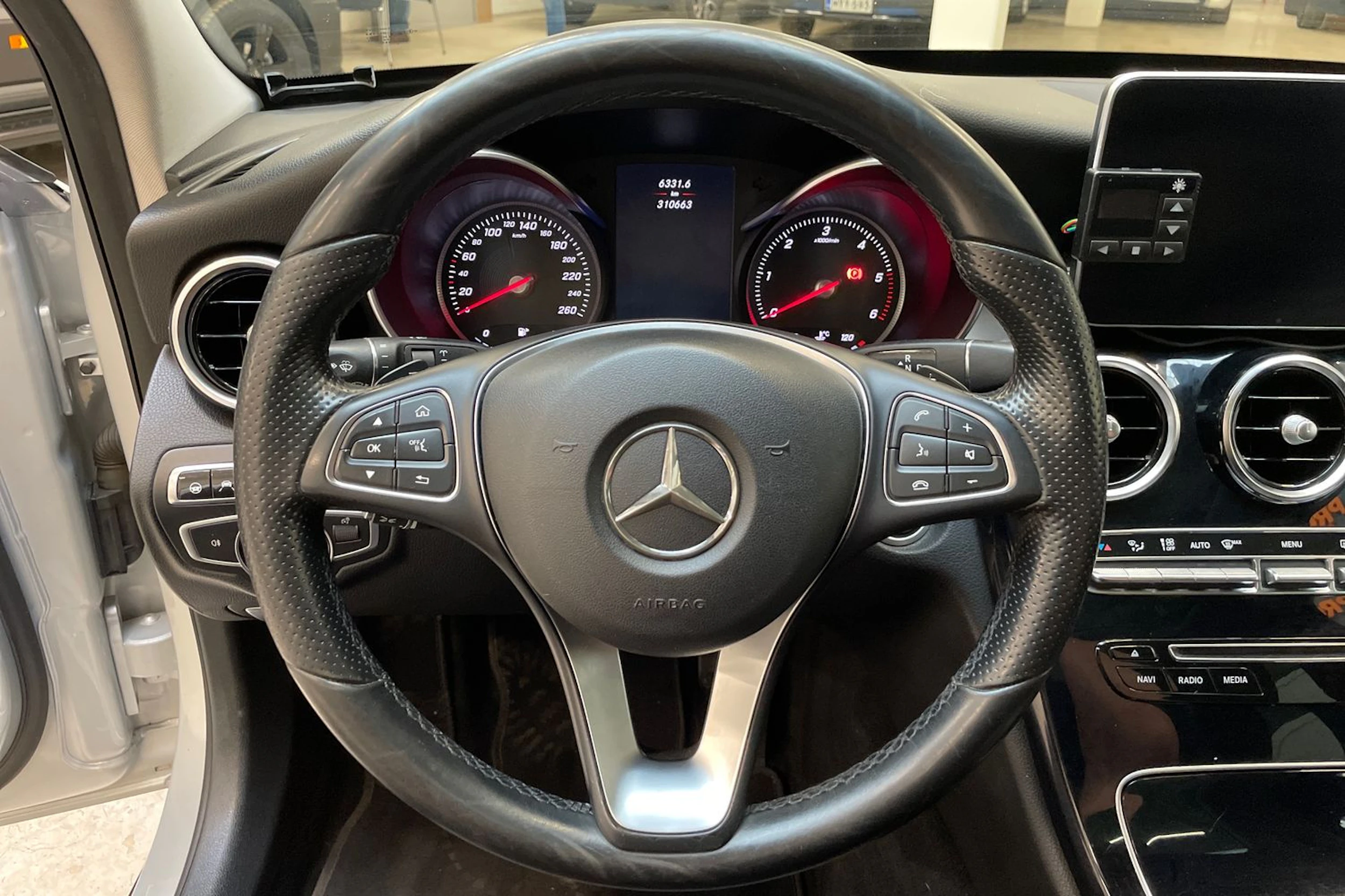 harmaa Mercedes-Benz C 2015 kuva 13.