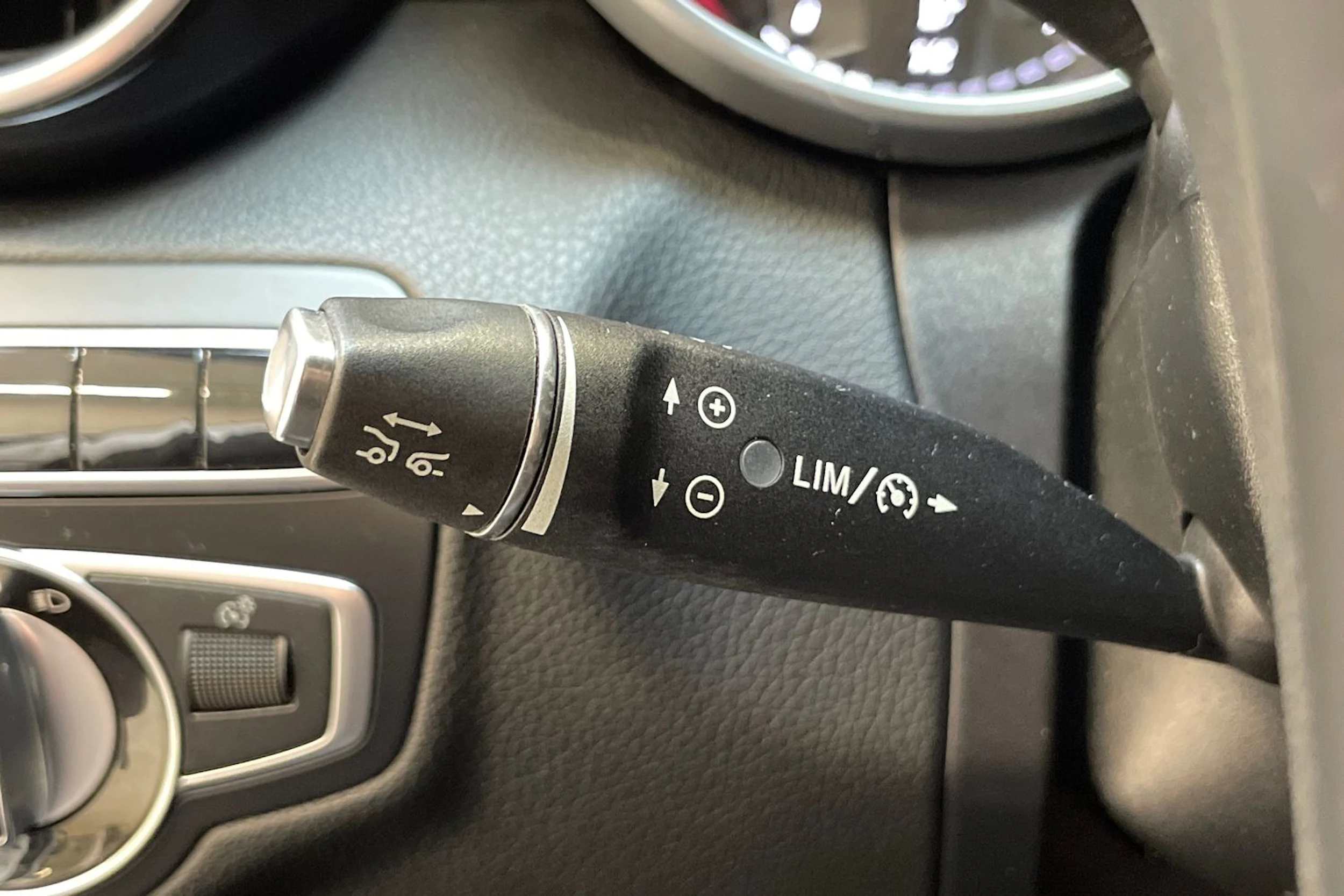 harmaa Mercedes-Benz C 2015 kuva 16.