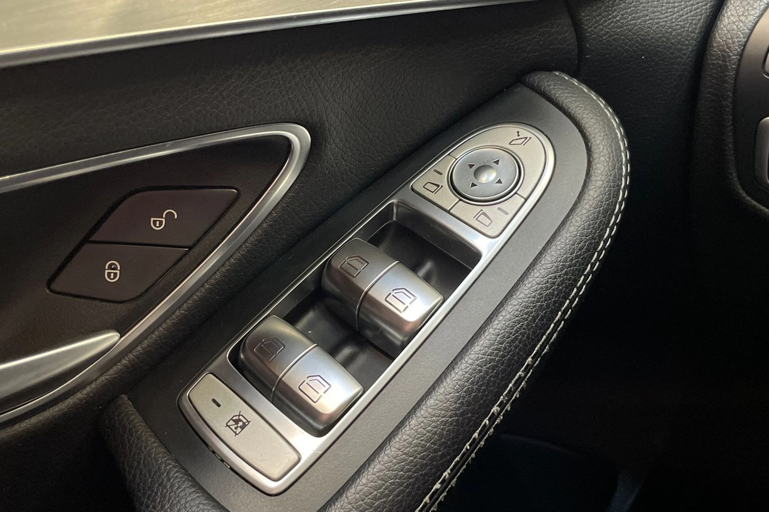 harmaa Mercedes-Benz C 2015 kuva 26.