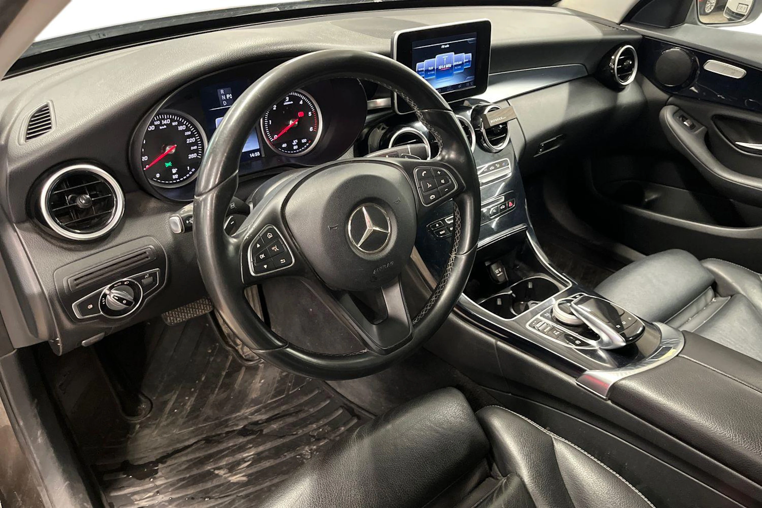 ruskea (beige) Mercedes-Benz C 2015 kuva 8.
