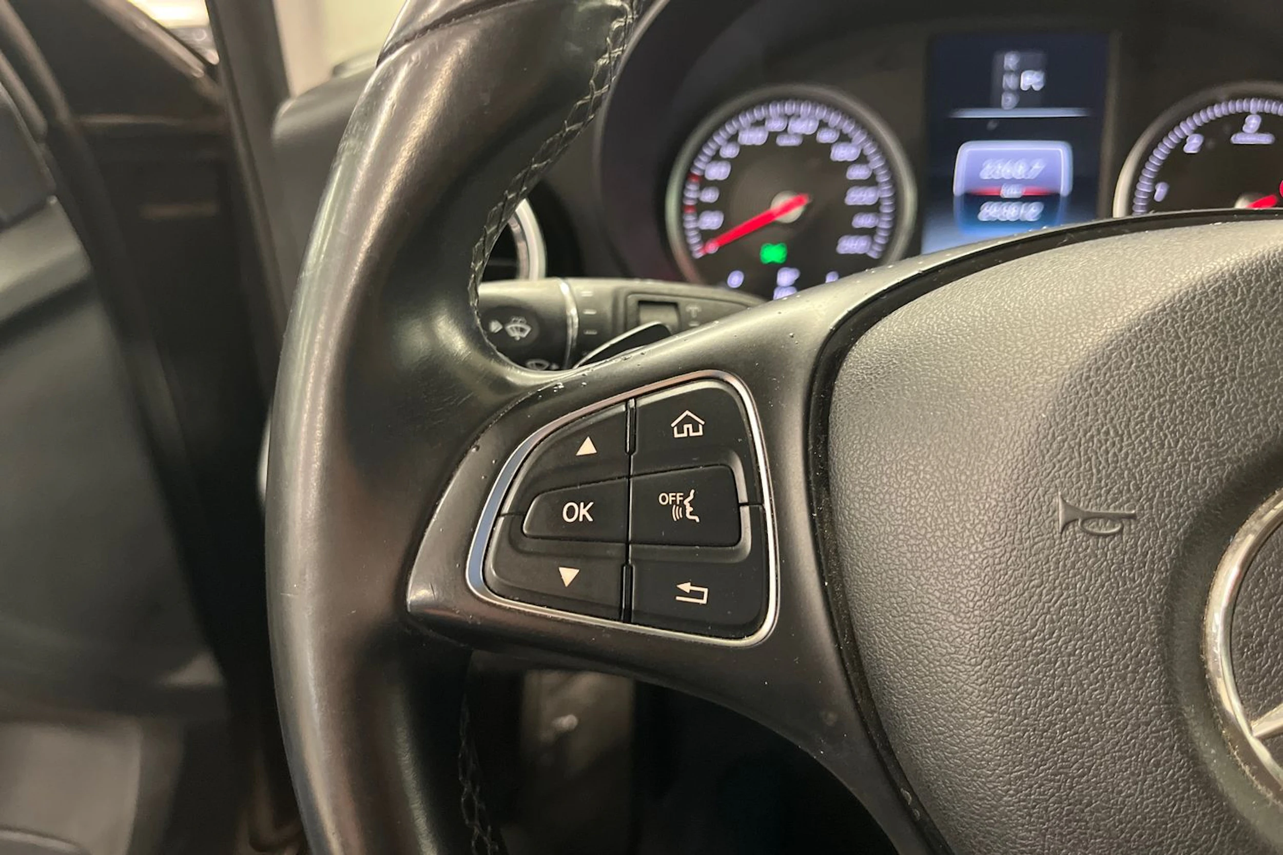 ruskea (beige) Mercedes-Benz C 2015 kuva 13.