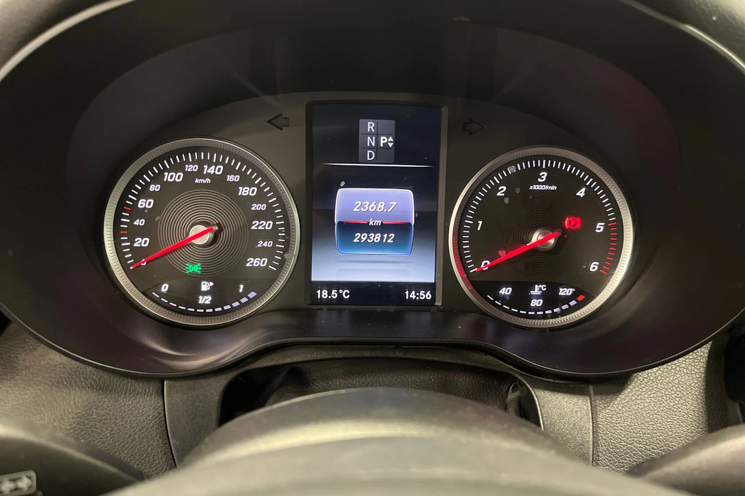 ruskea (beige) Mercedes-Benz C 2015 kuva 16.