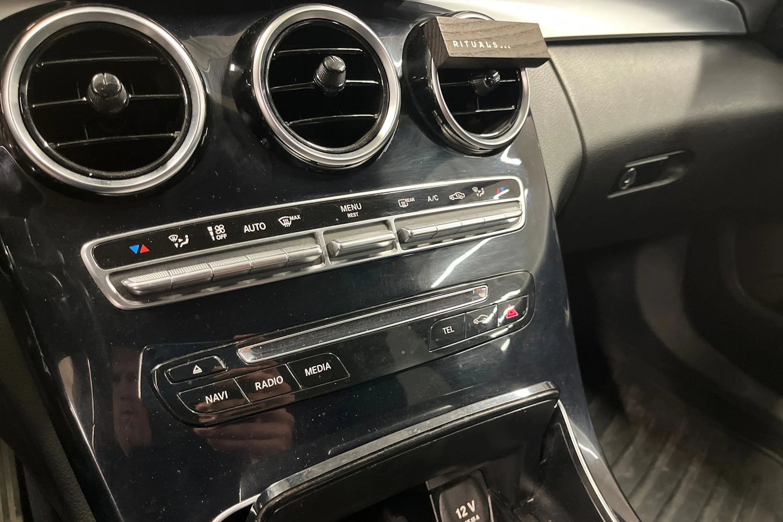 ruskea (beige) Mercedes-Benz C 2015 kuva 19.