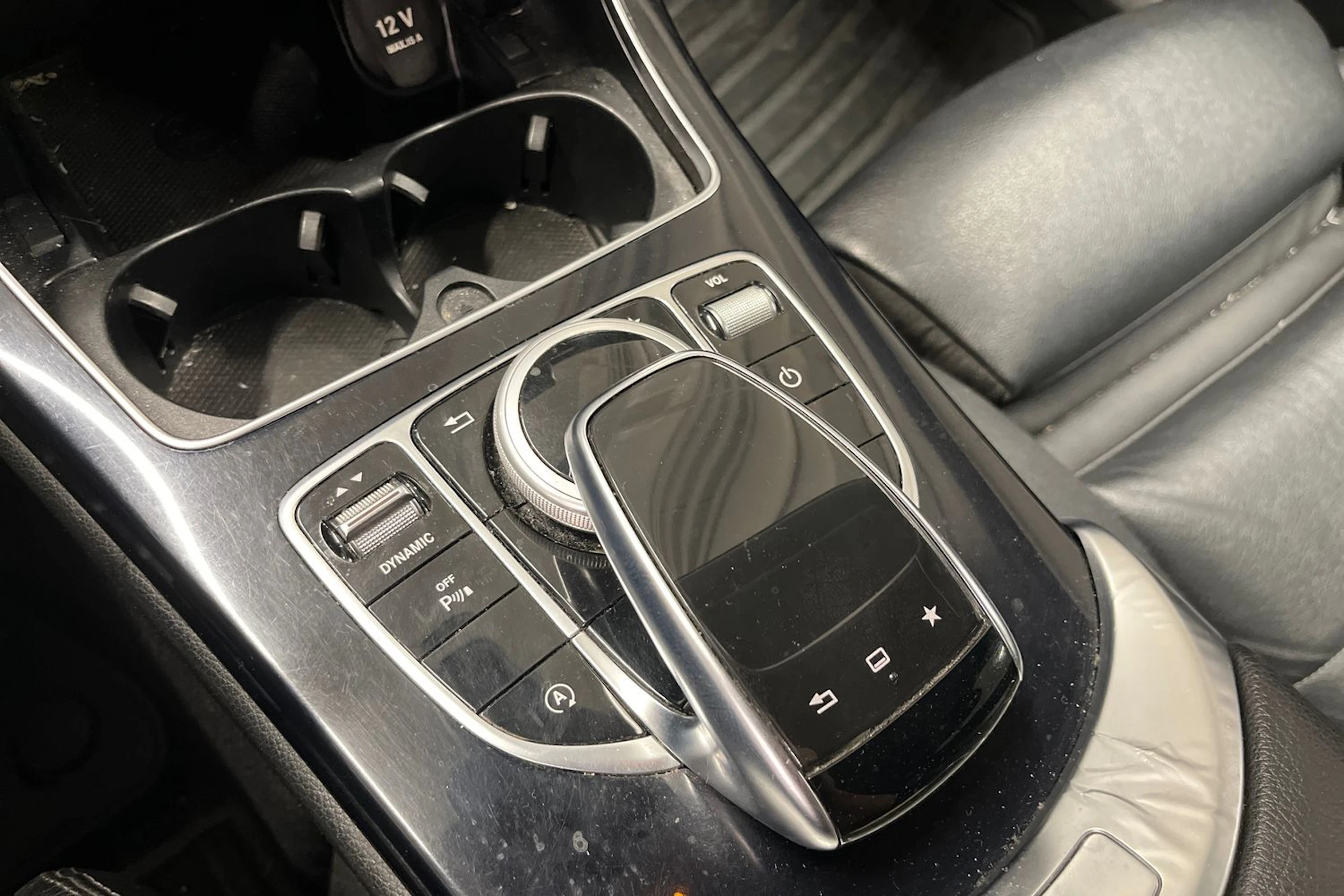 ruskea (beige) Mercedes-Benz C 2015 kuva 20.
