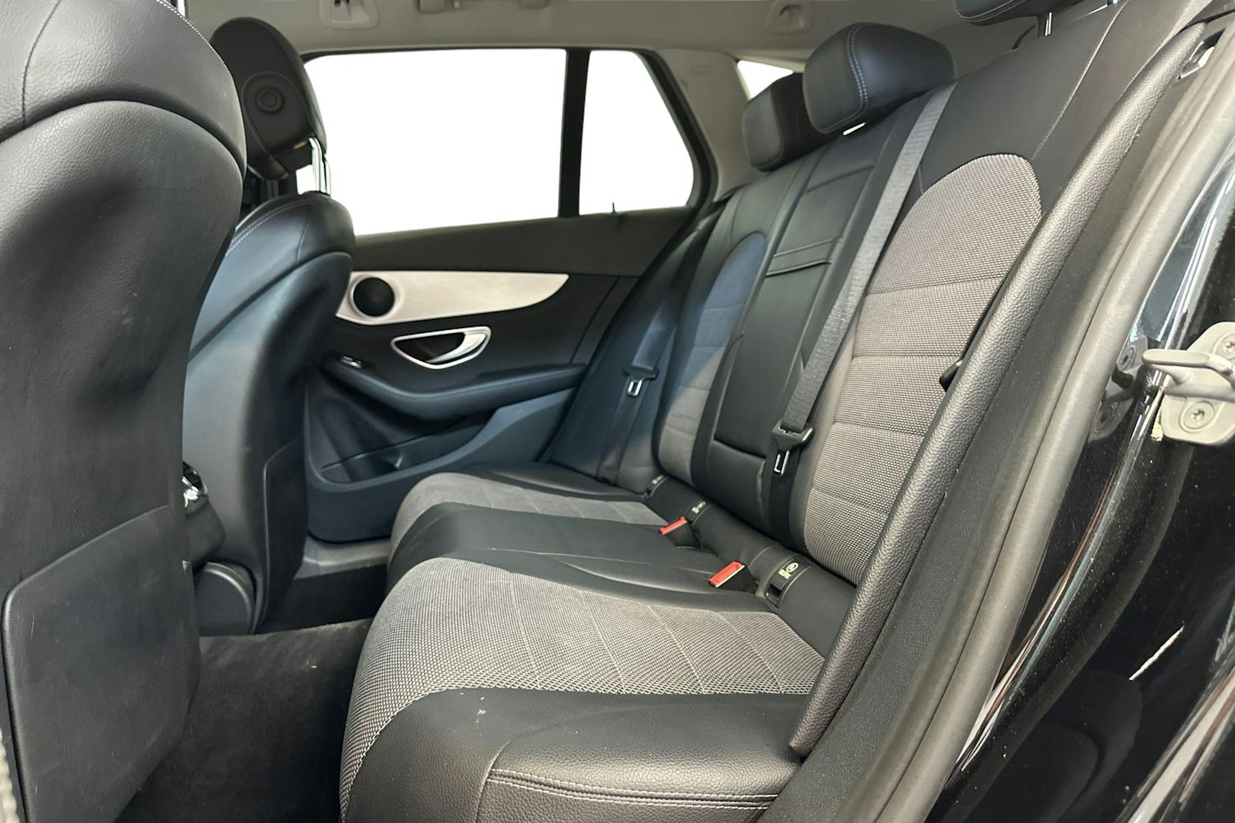 Musta Mercedes-Benz C 2015 kuva 10.
