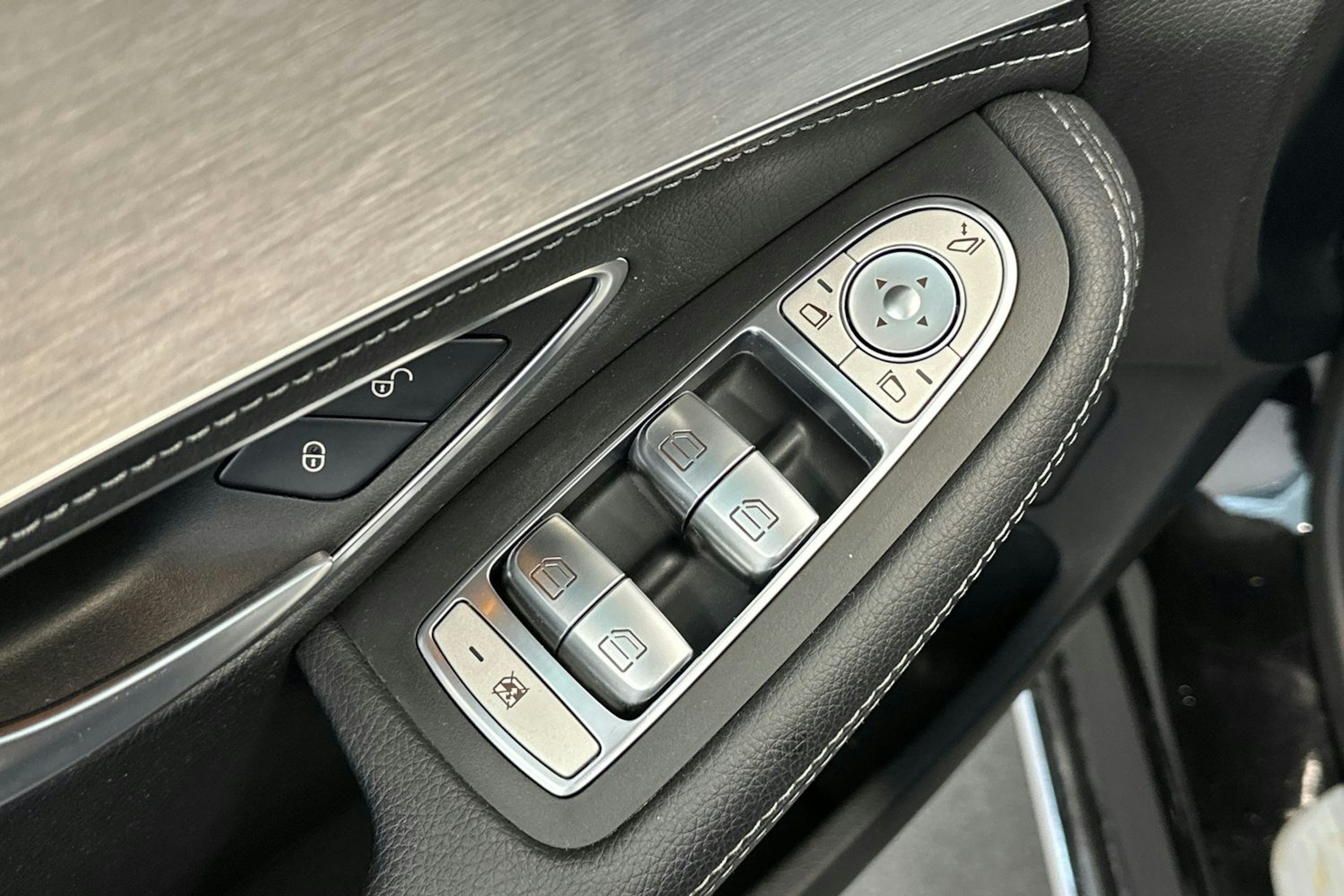 Musta Mercedes-Benz C 2015 kuva 16.