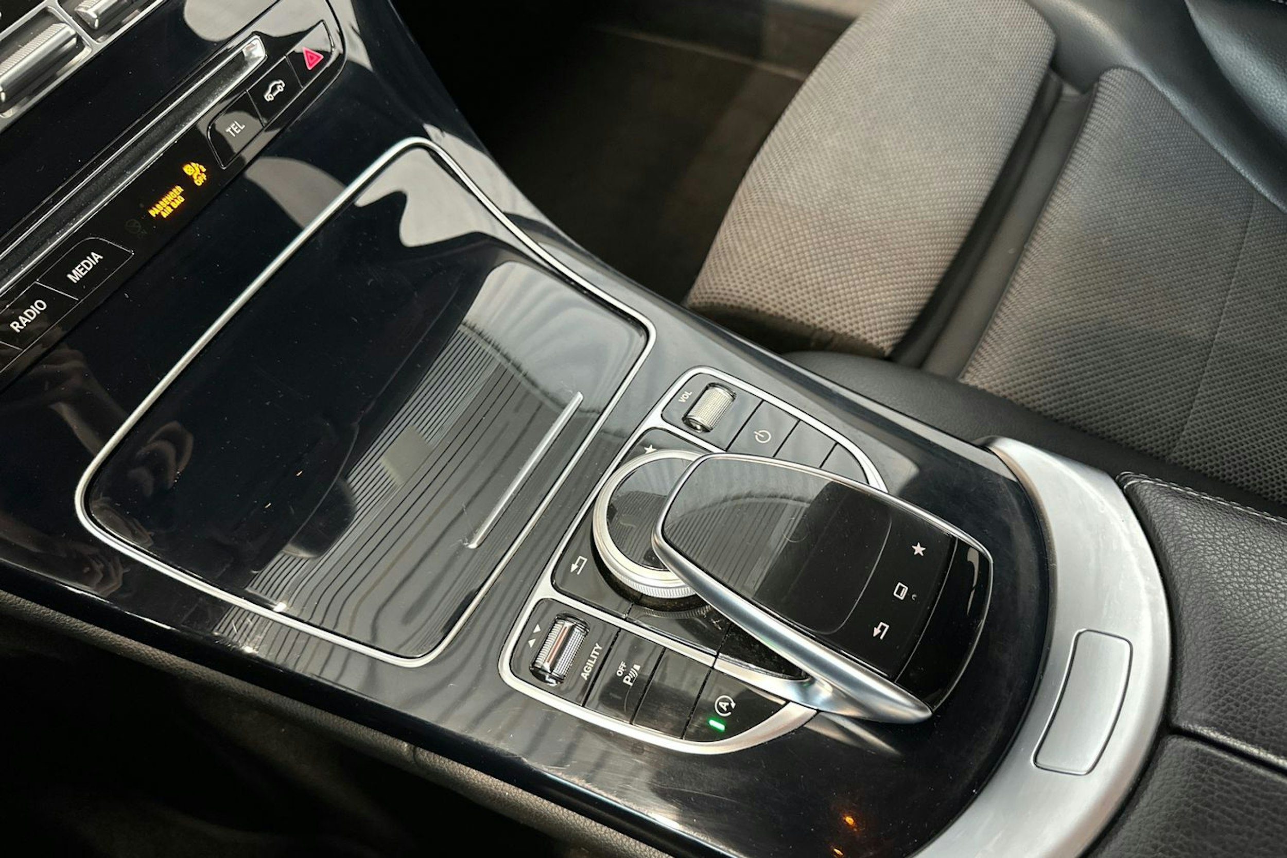 Musta Mercedes-Benz C 2015 kuva 22.