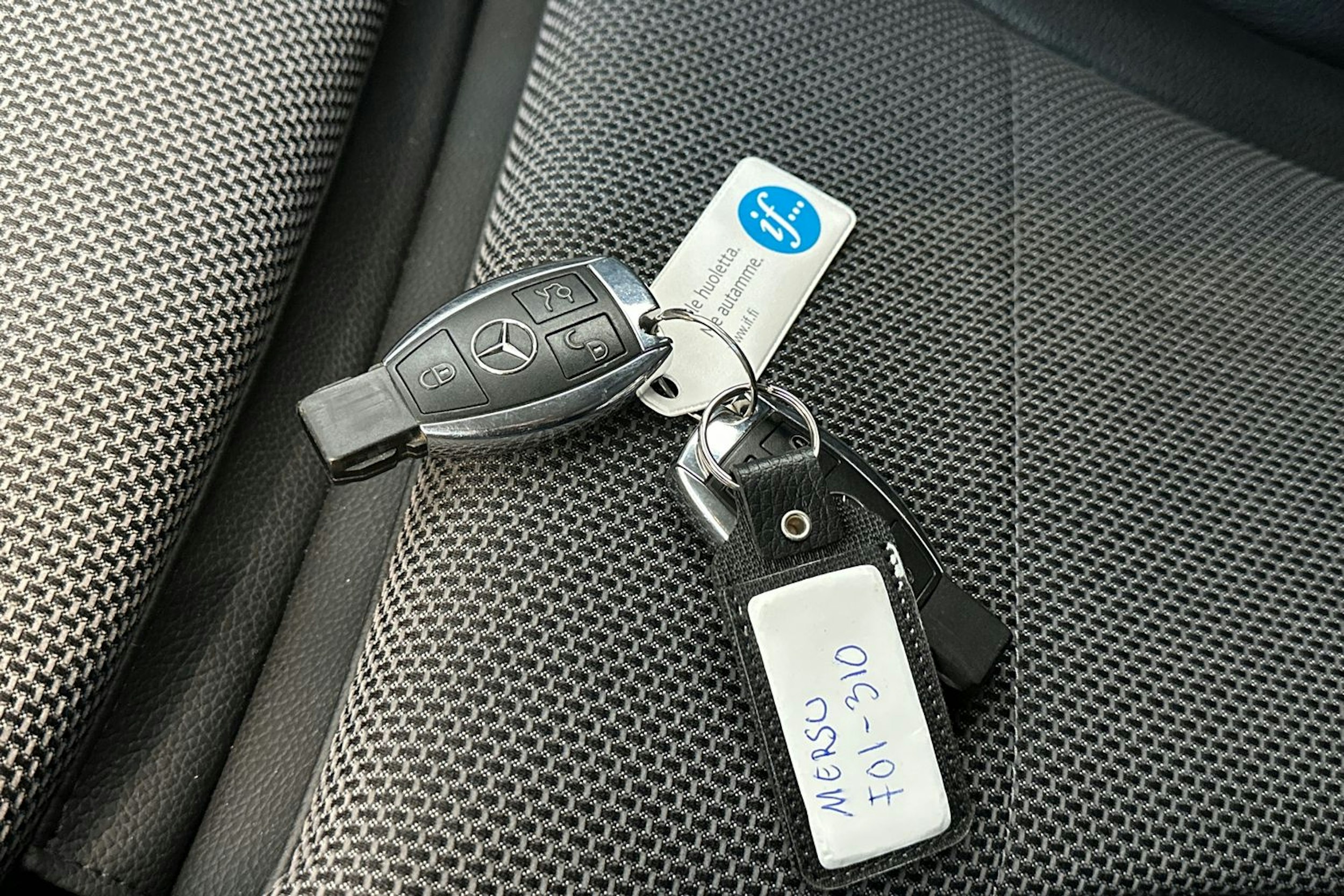 Musta Mercedes-Benz C 2015 kuva 26.