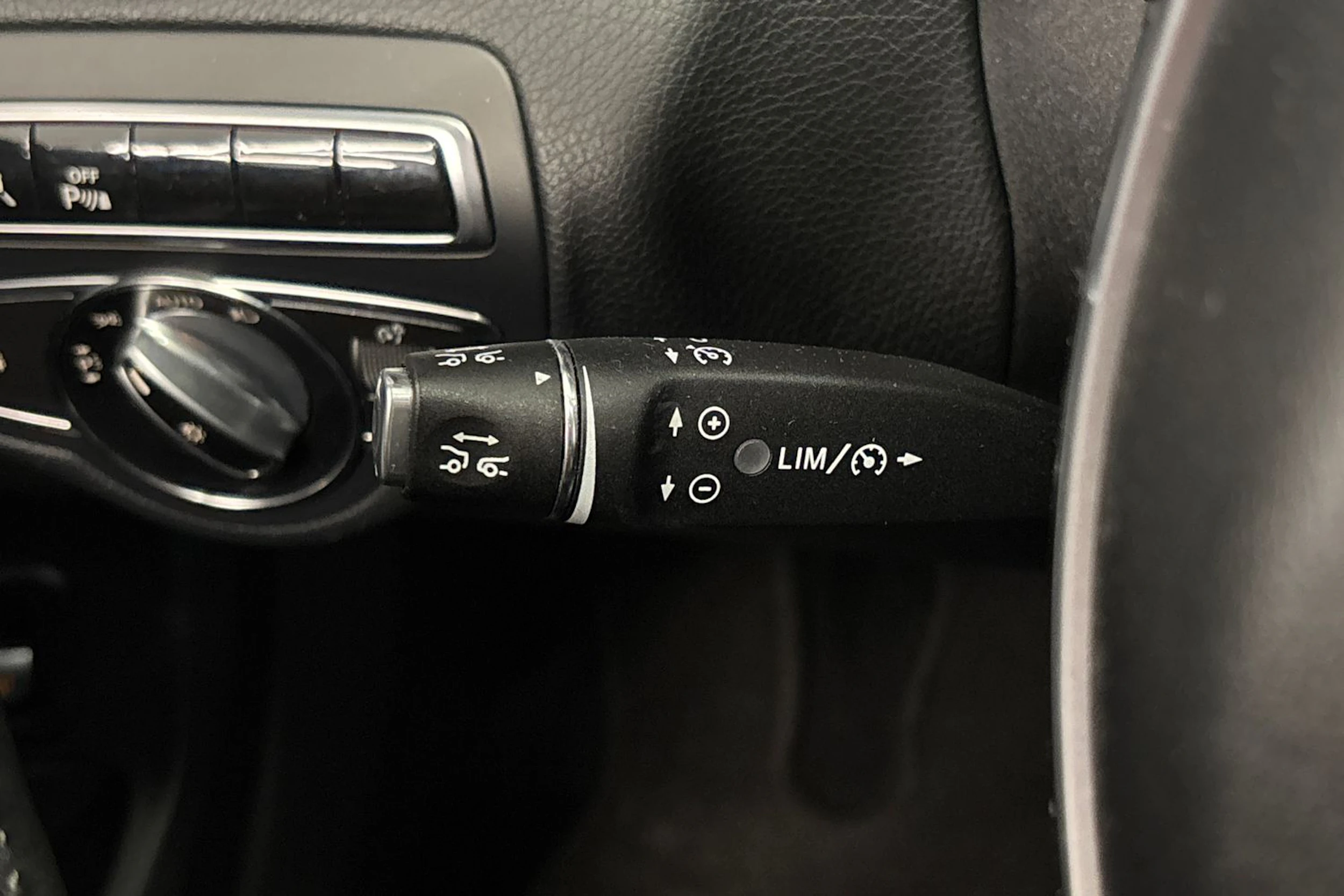 harmaa Mercedes-Benz C 2015 kuva 23.