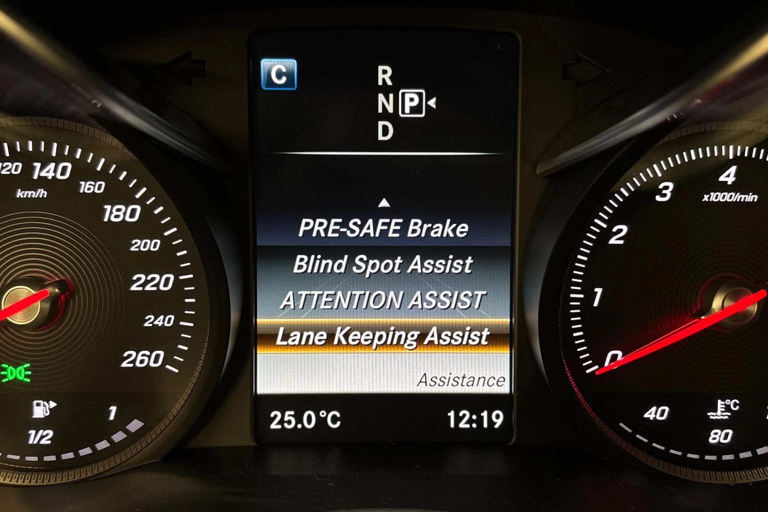 harmaa Mercedes-Benz C 2015 kuva 37.