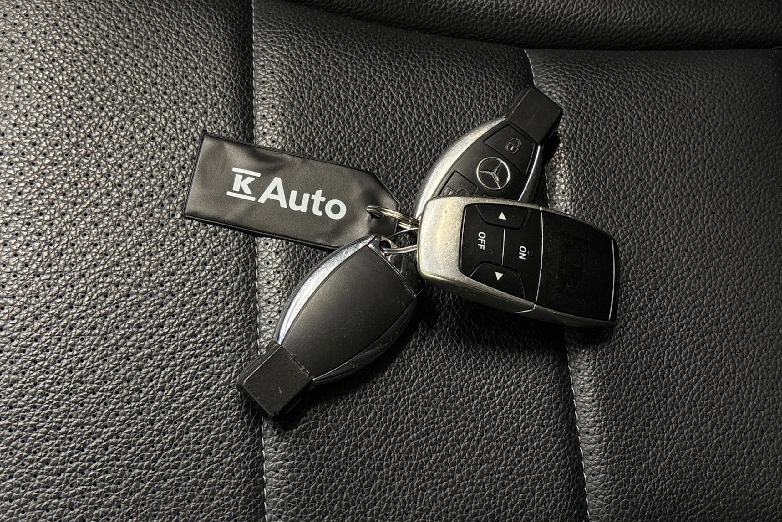 harmaa Mercedes-Benz C 2015 kuva 39.