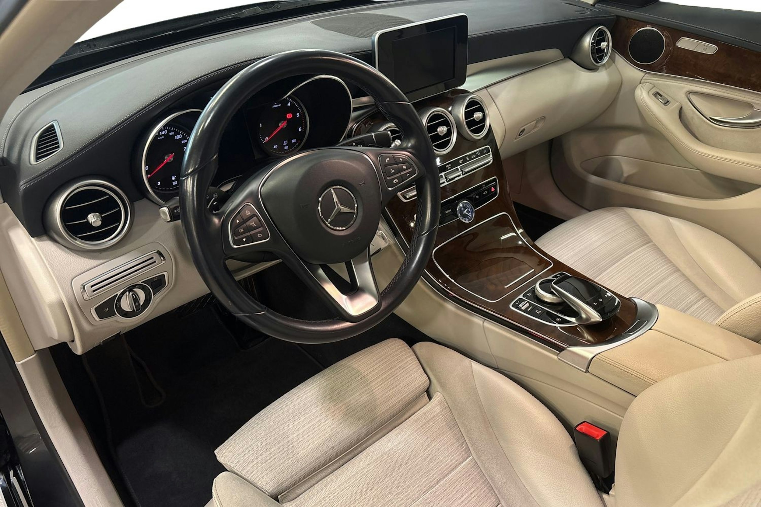 Harmaa Mercedes-Benz C 2015 kuva 7.