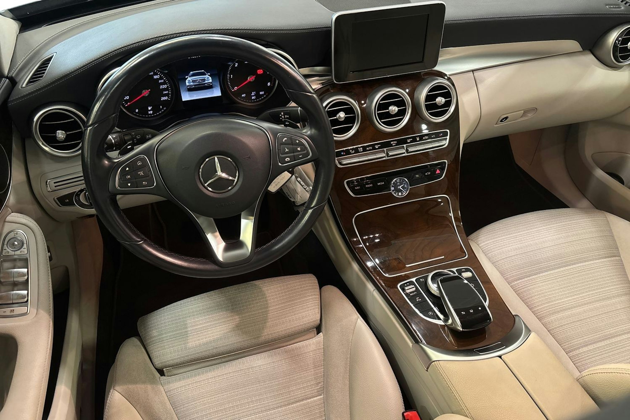 Harmaa Mercedes-Benz C 2015 kuva 9.