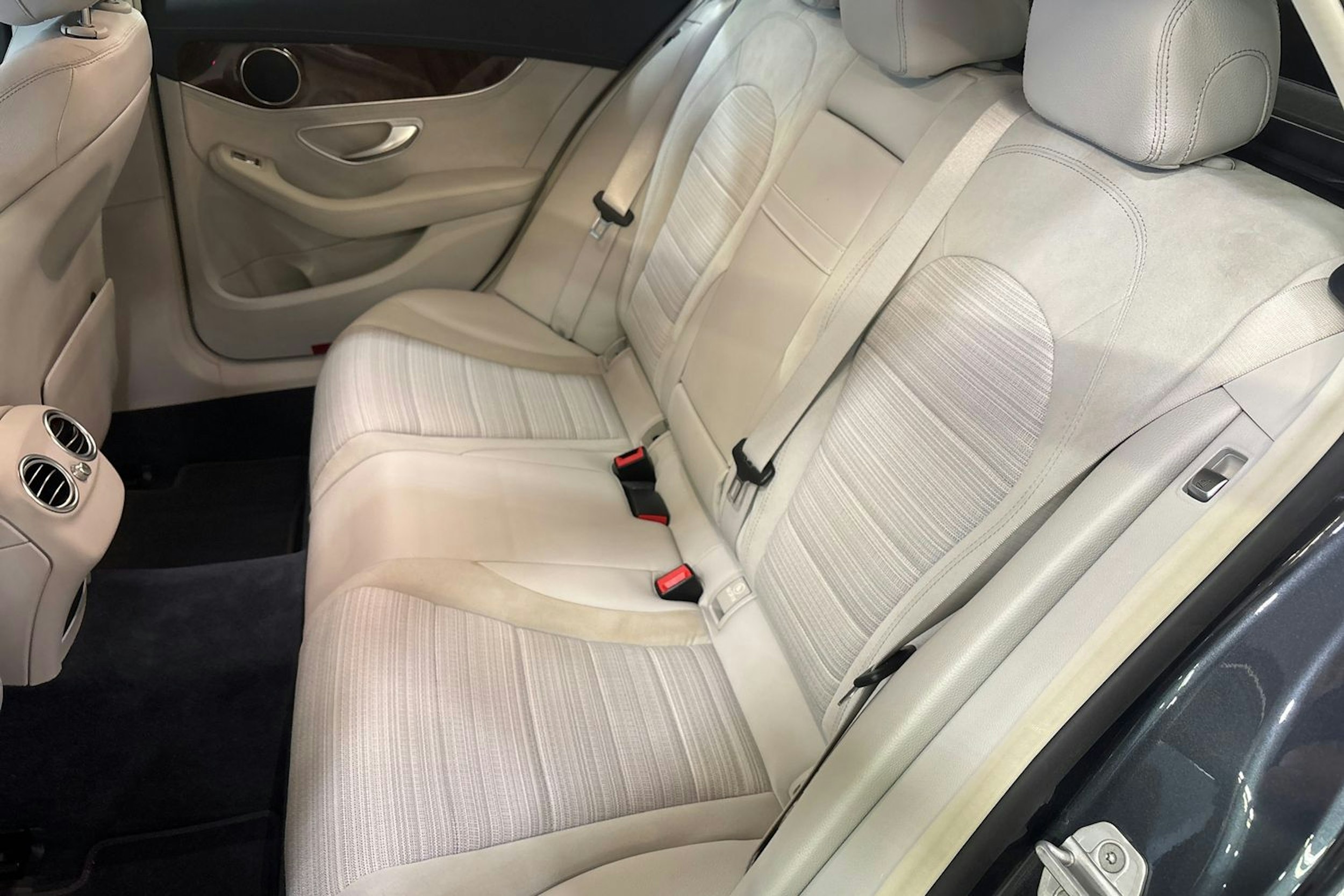 Harmaa Mercedes-Benz C 2015 kuva 14.