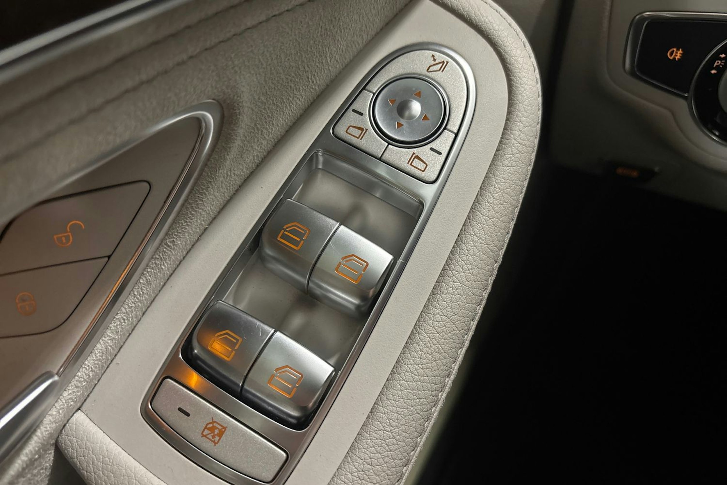 Harmaa Mercedes-Benz C 2015 kuva 20.