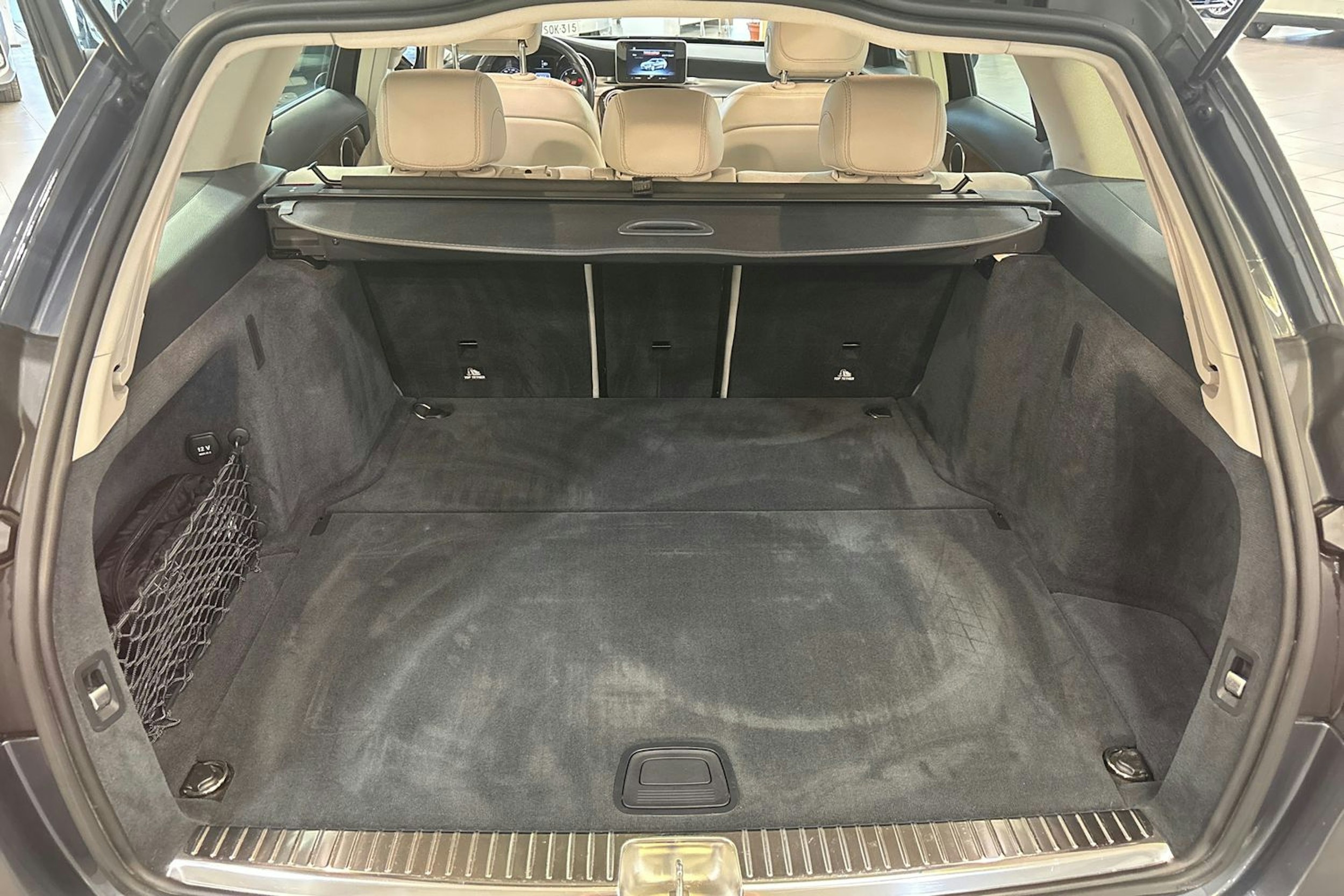 Harmaa Mercedes-Benz C 2015 kuva 24.