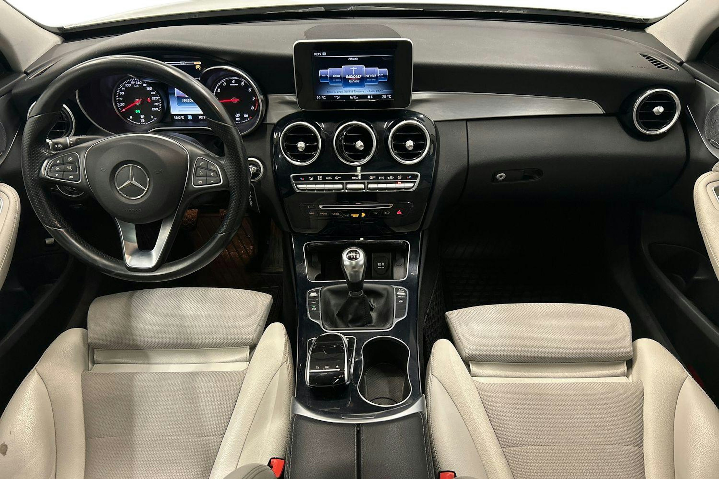 valkoinen Mercedes-Benz C 2015 kuva 9.