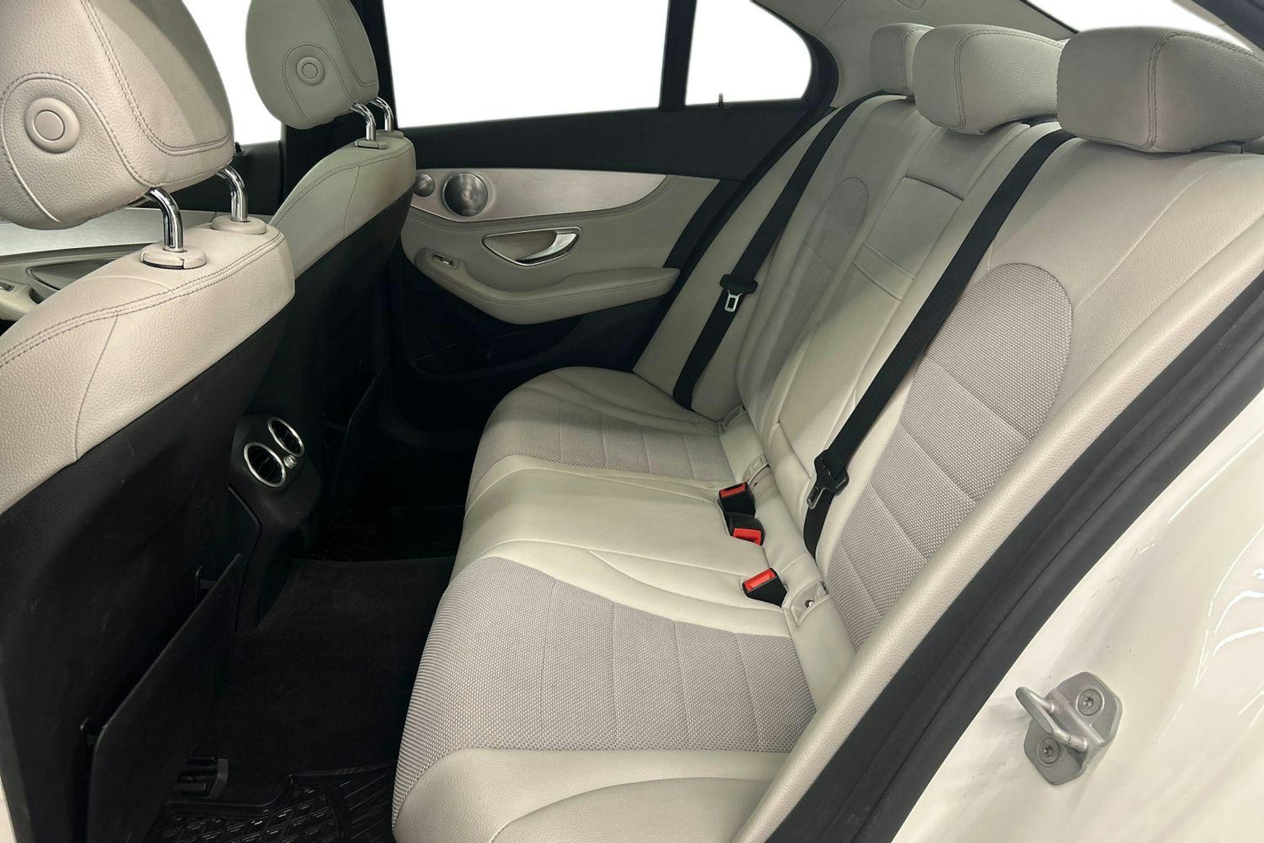 valkoinen Mercedes-Benz C 2015 kuva 10.