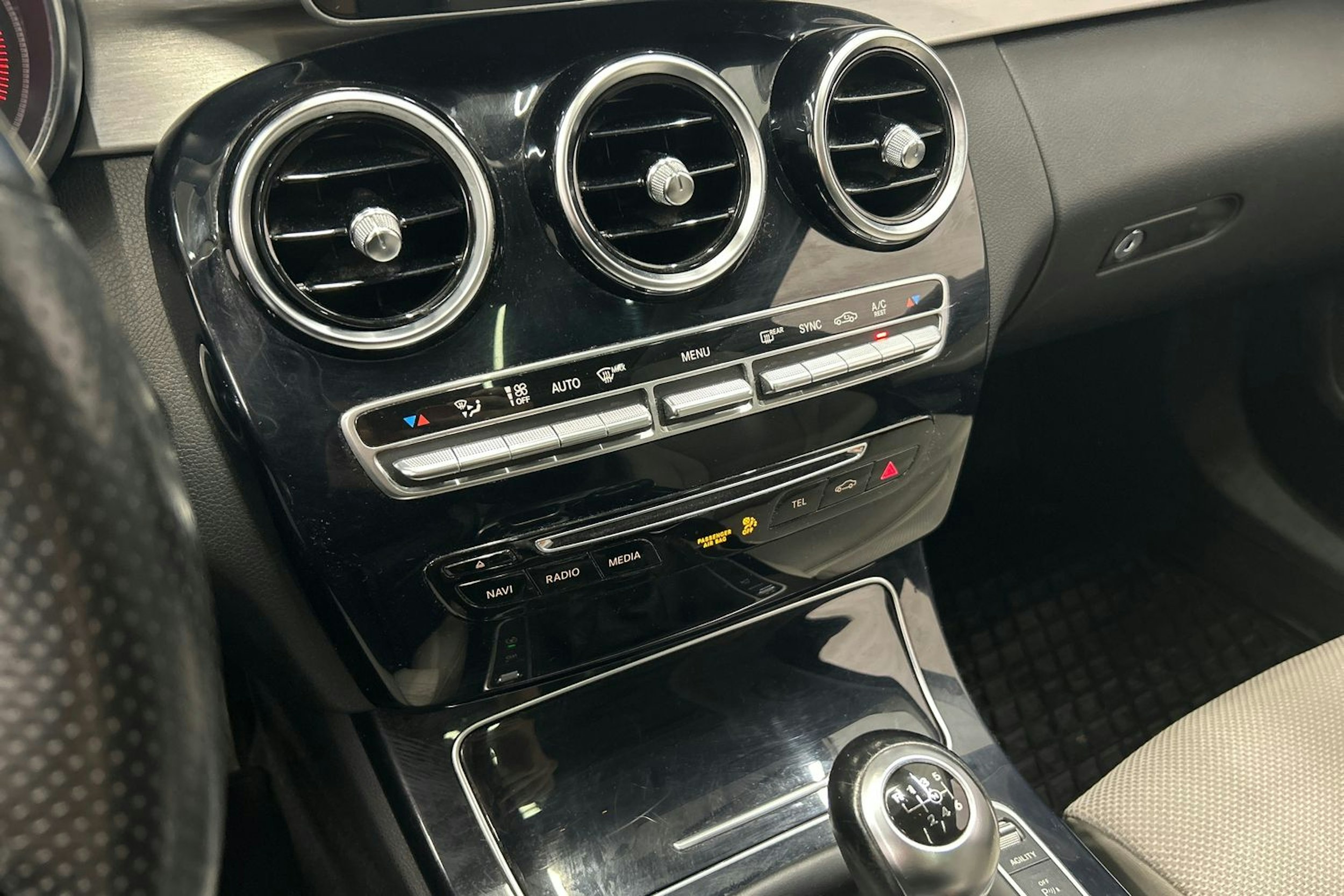 valkoinen Mercedes-Benz C 2015 kuva 24.