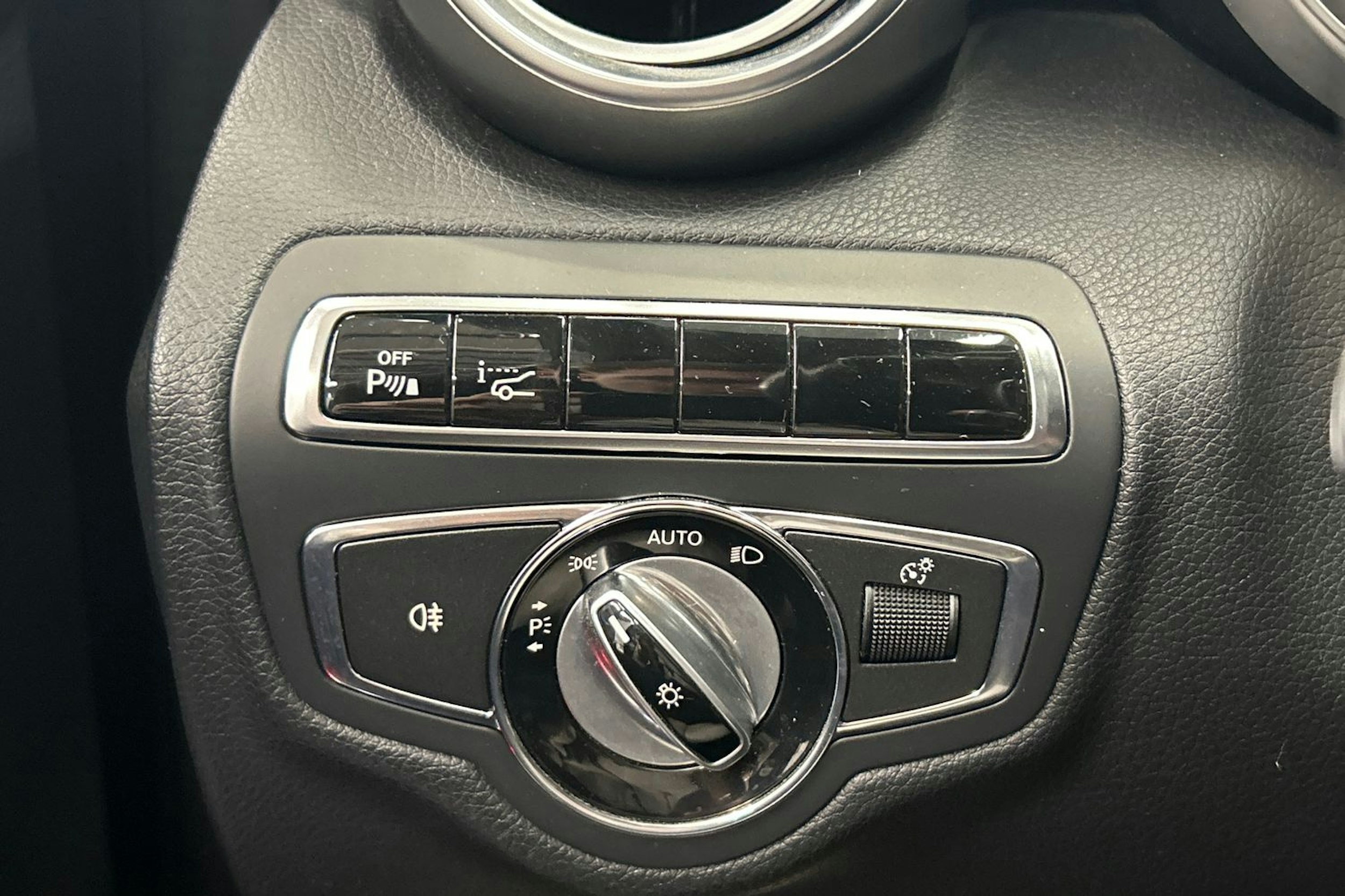 harmaa Mercedes-Benz C 2015 kuva 22.