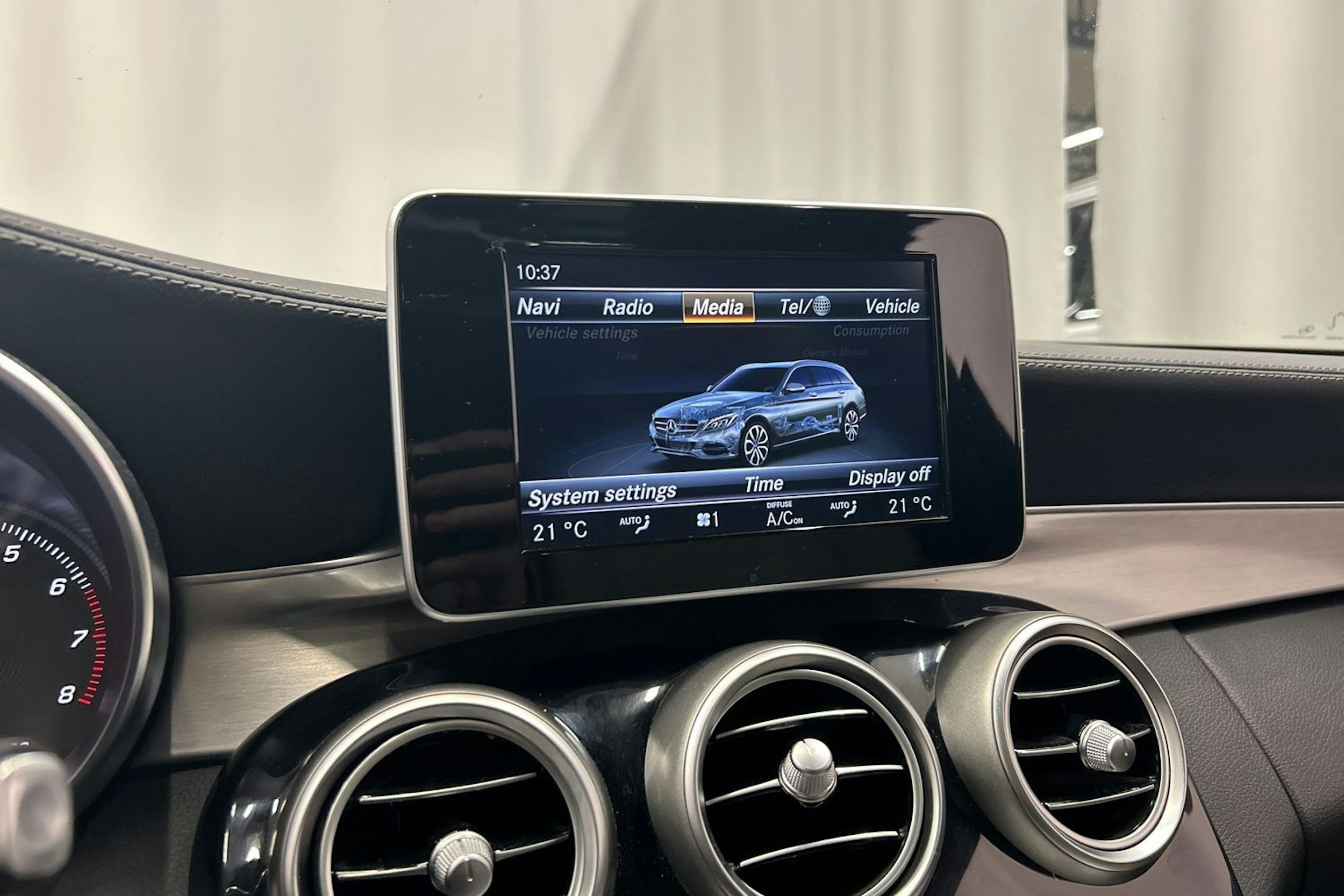 harmaa Mercedes-Benz C 2015 kuva 27.