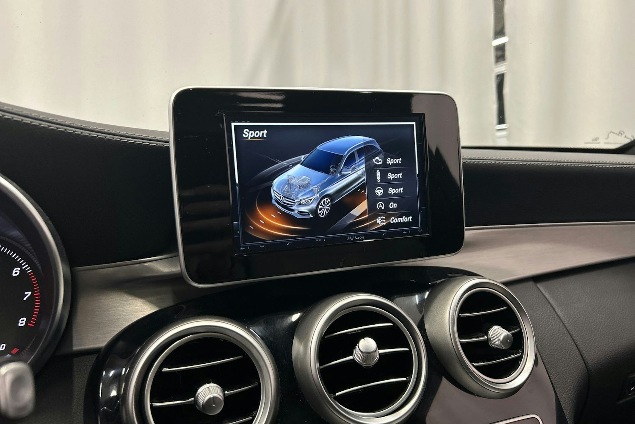 harmaa Mercedes-Benz C 2015 kuva 28.