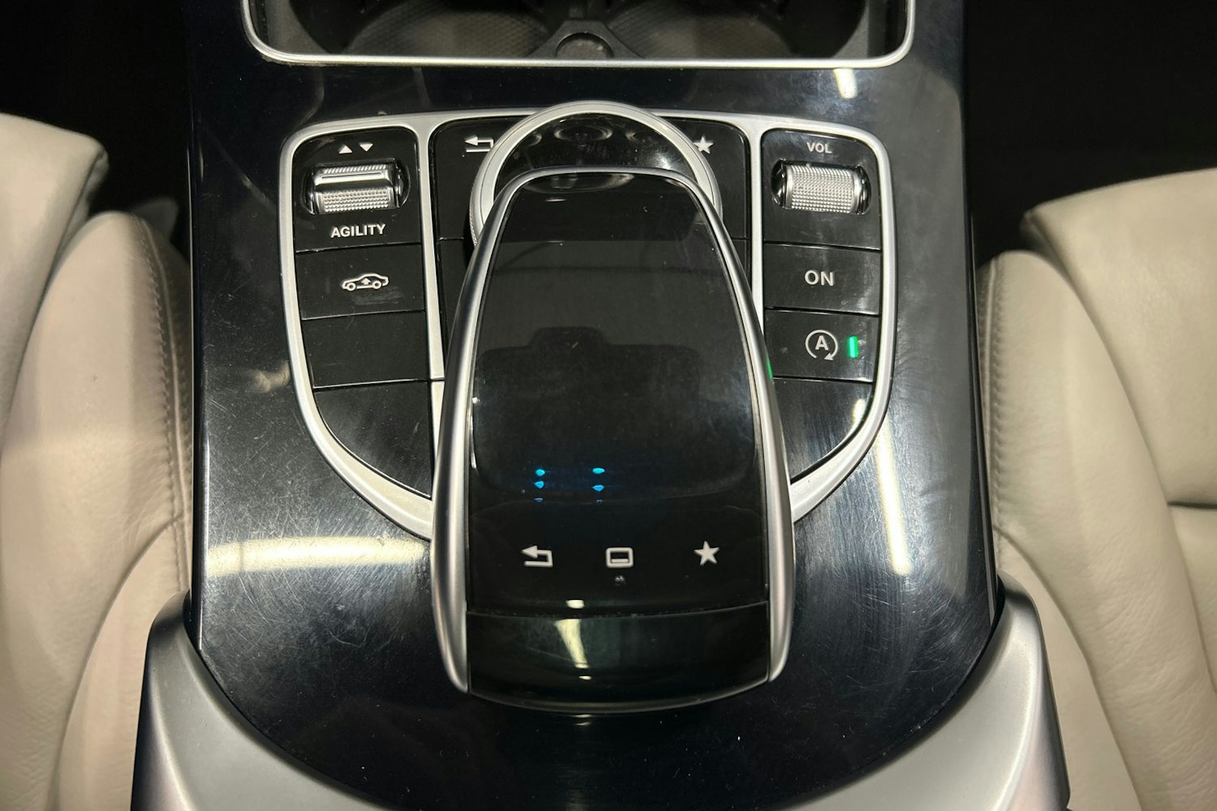 harmaa Mercedes-Benz C 2015 kuva 30.