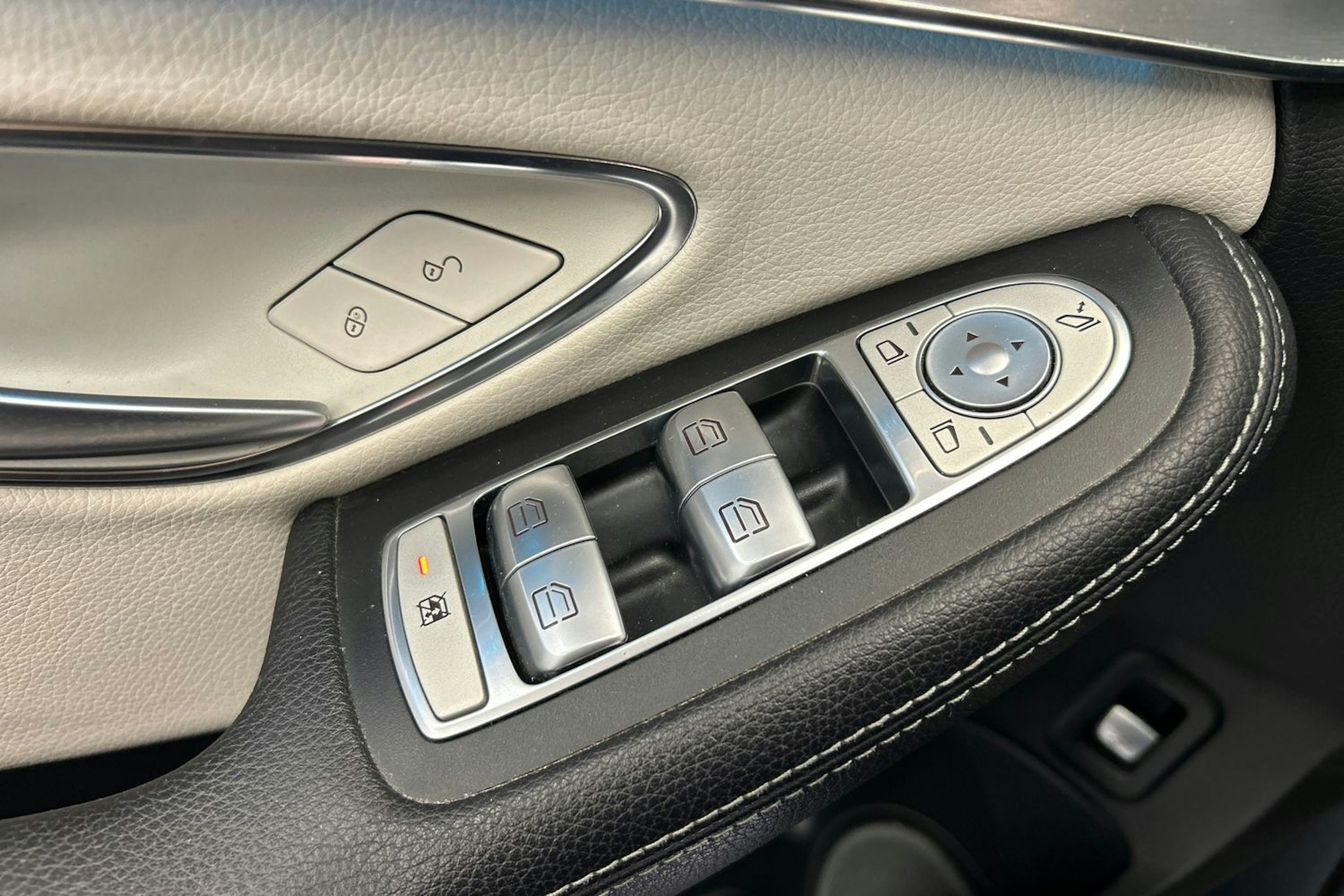 harmaa Mercedes-Benz C 2015 kuva 32.