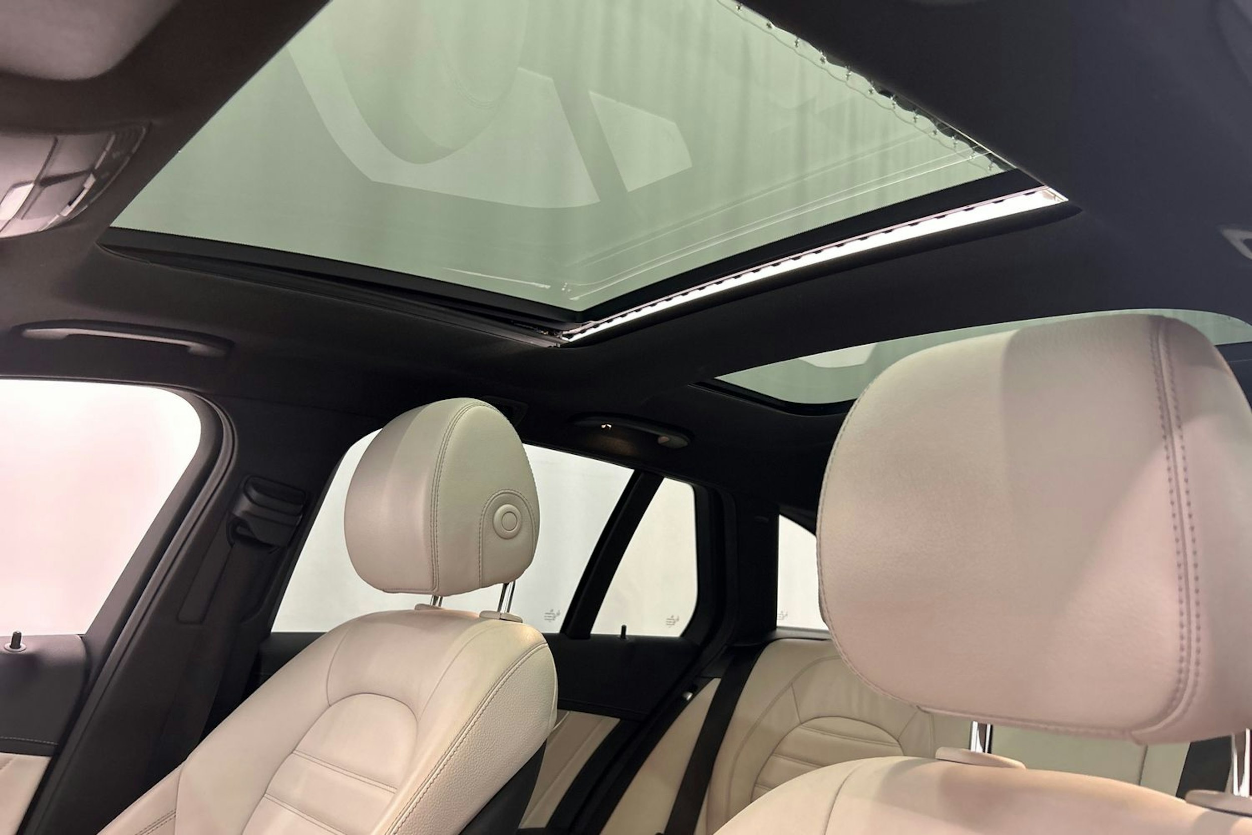 harmaa Mercedes-Benz C 2015 kuva 33.