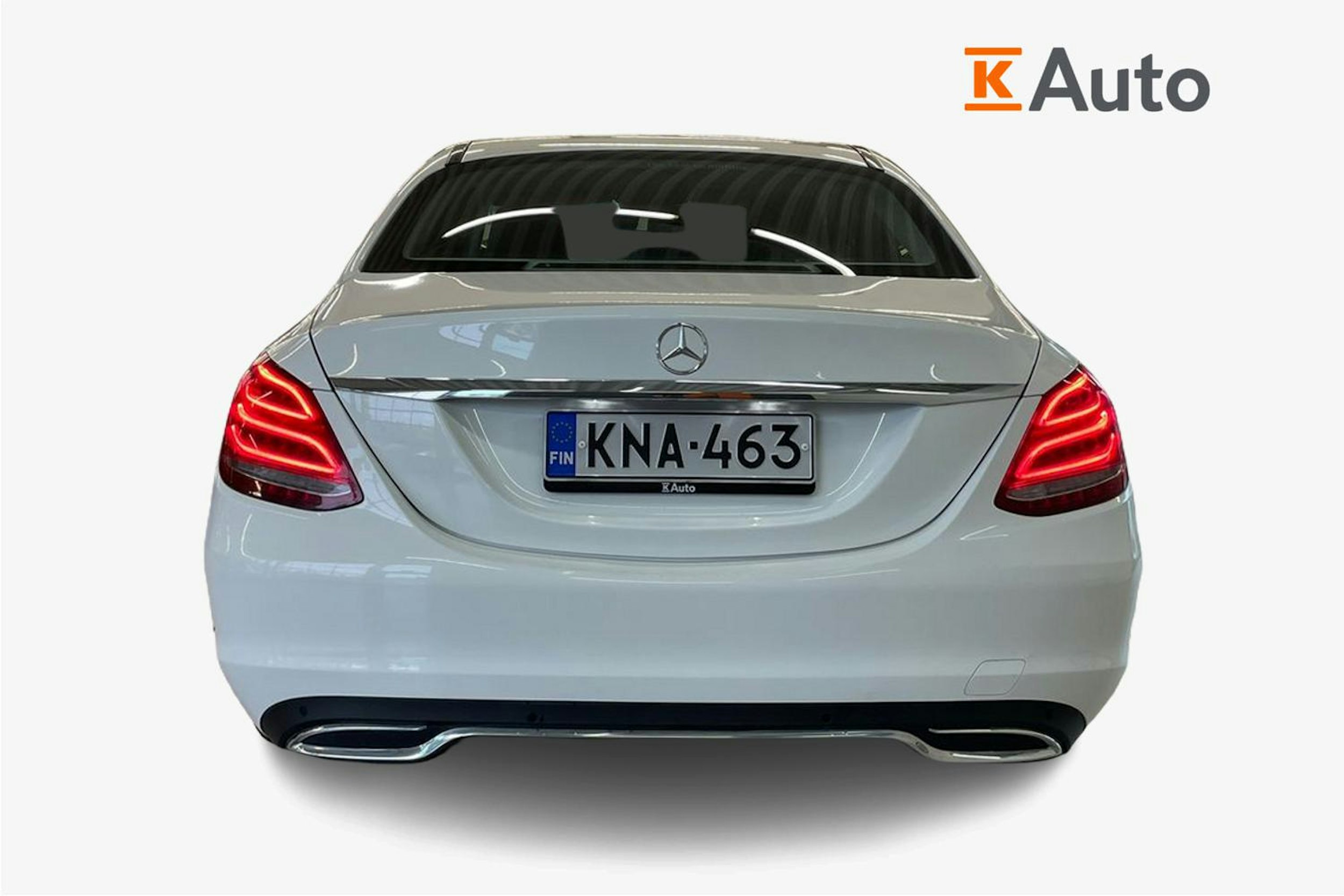 Valkoinen Mercedes-Benz C 2015 kuva 3.
