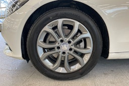 Valkoinen Mercedes-Benz C 2015 kuva 9.