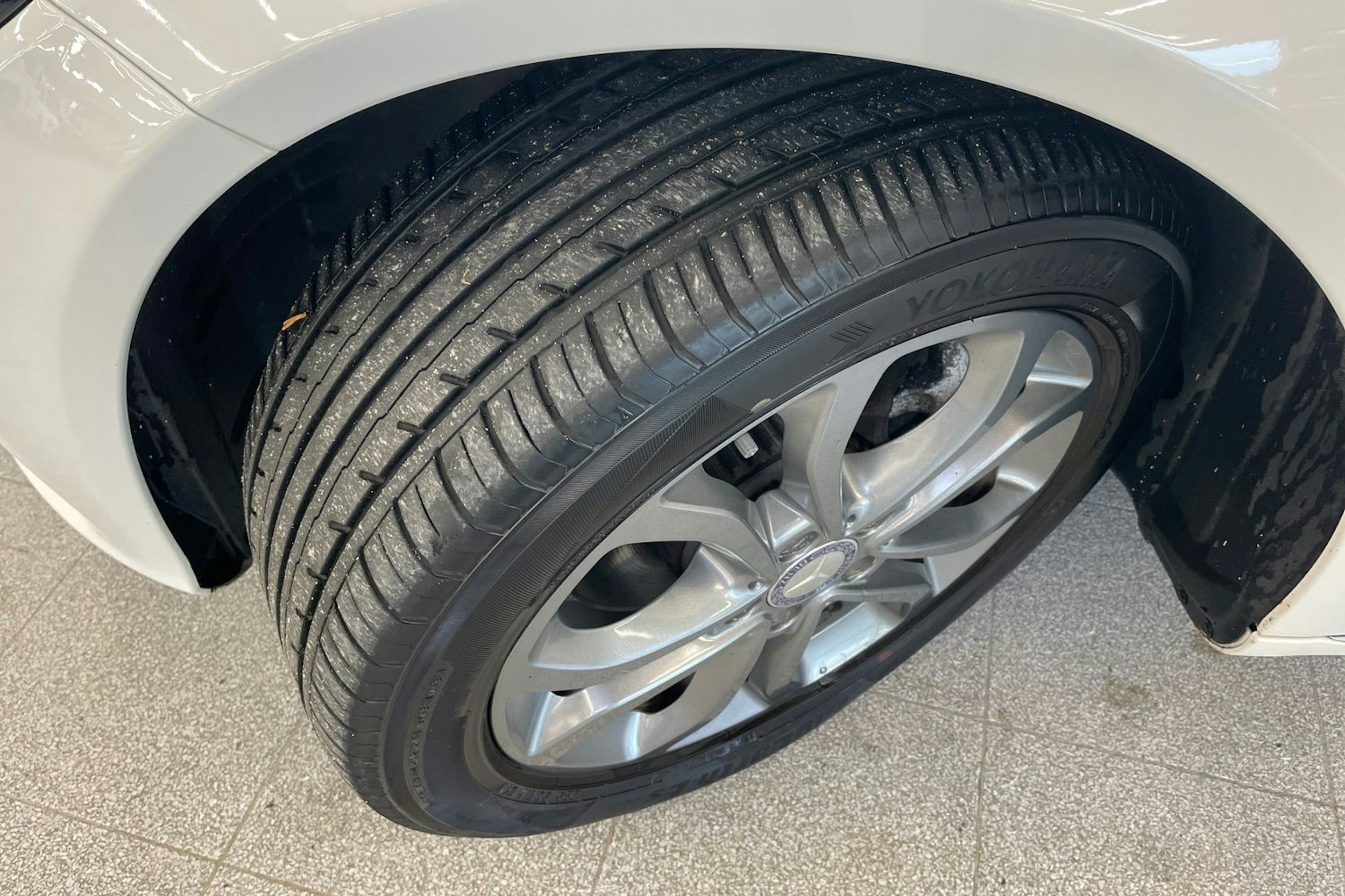 Valkoinen Mercedes-Benz C 2015 kuva 10.