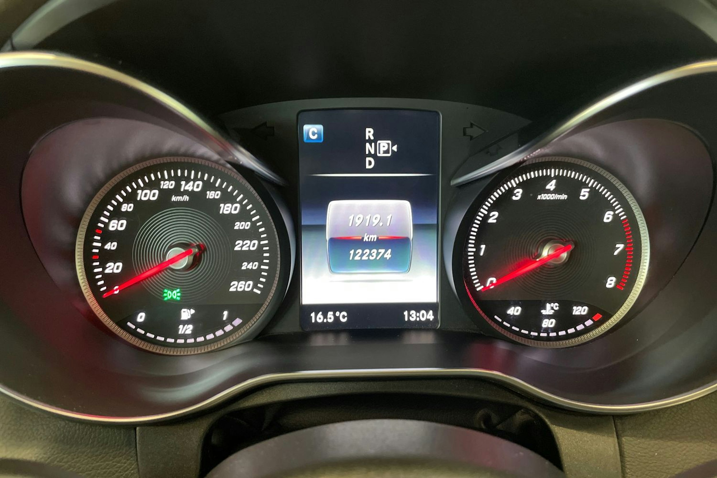 Valkoinen Mercedes-Benz C 2015 kuva 11.