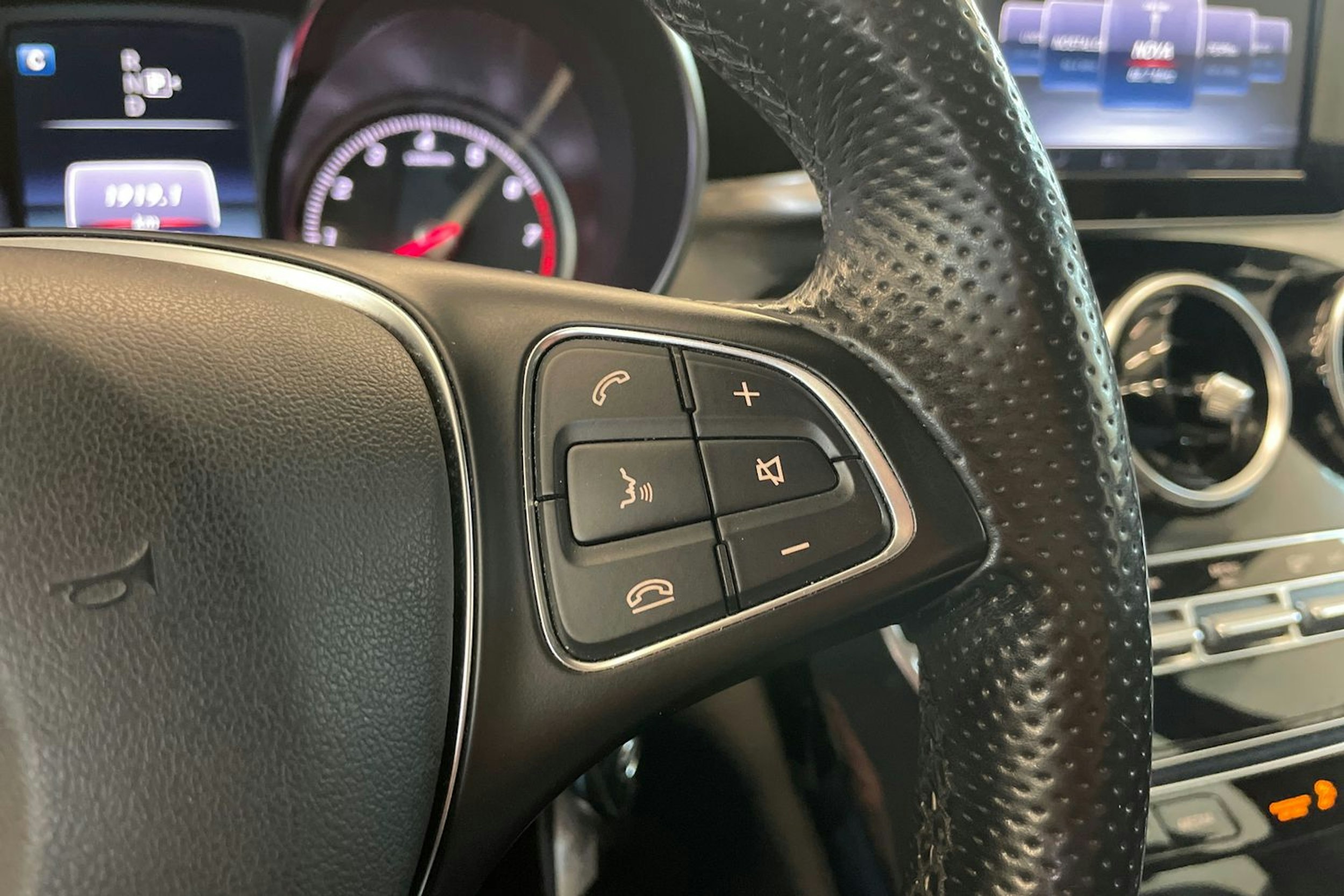 Valkoinen Mercedes-Benz C 2015 kuva 12.