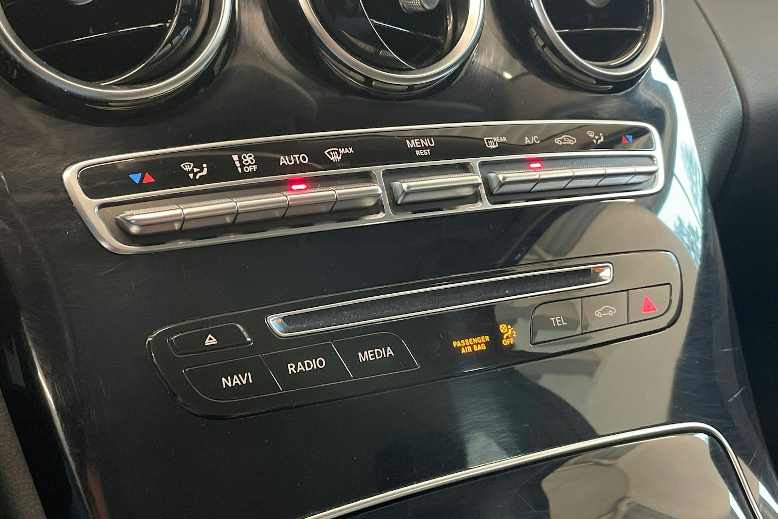 Valkoinen Mercedes-Benz C 2015 kuva 16.